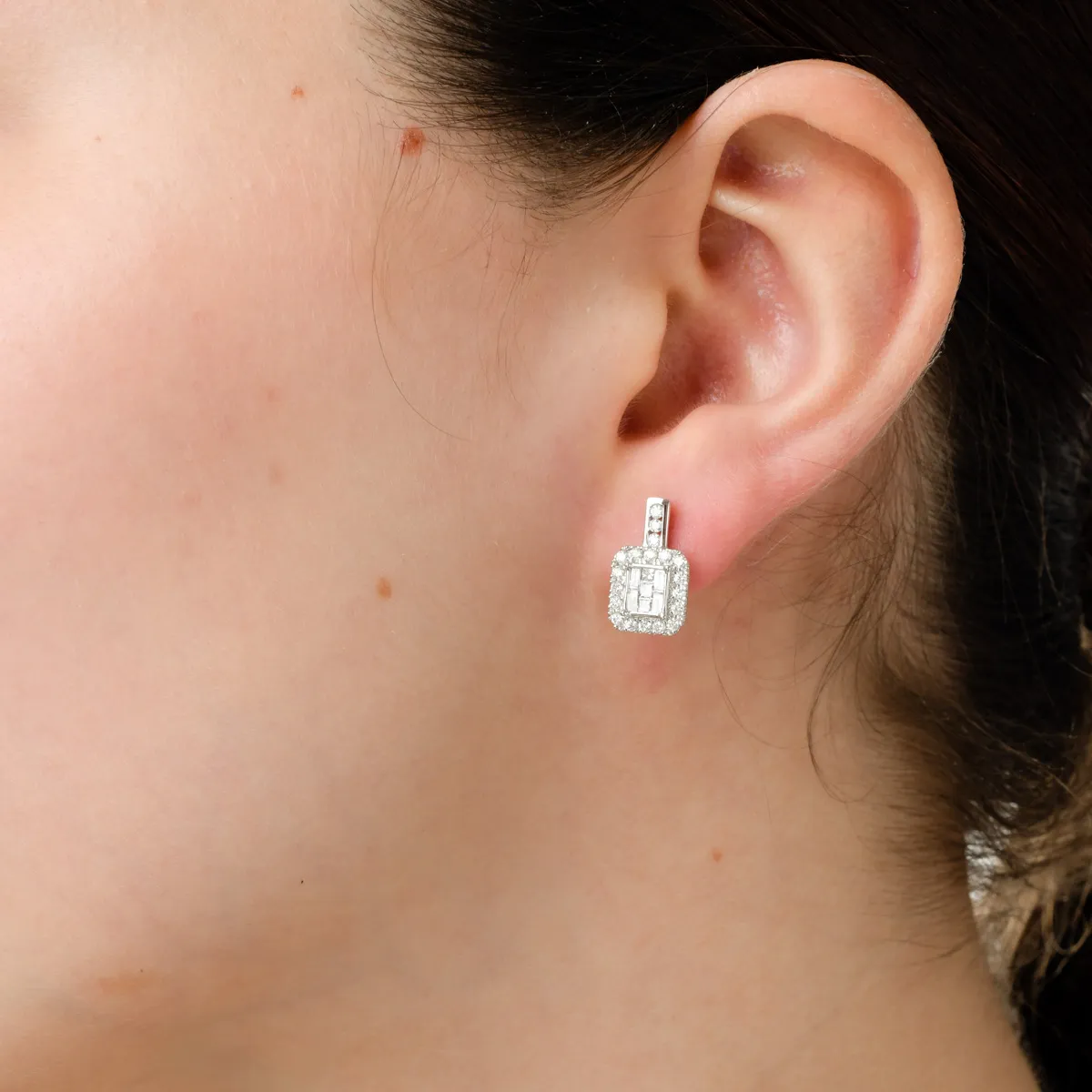 Cercei din aur alb cu diamante princess,baguette si rotunde de 0.74ct