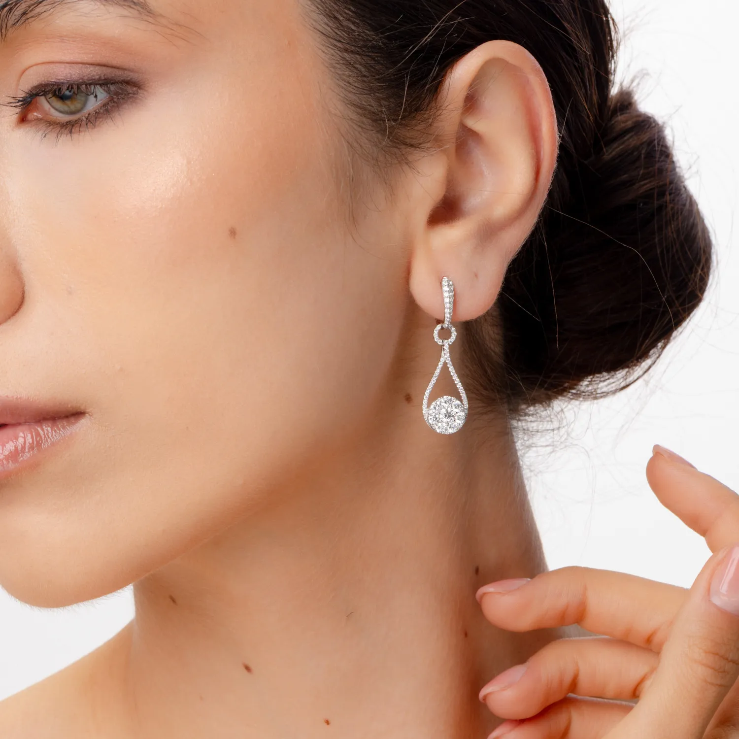 Kolczyki z 18K białego złota z 2.18ct diamentami