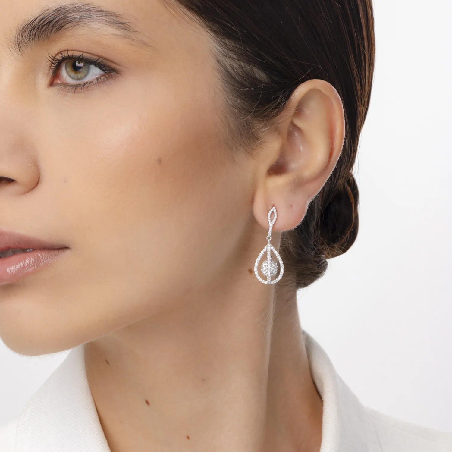 Kolczyki z białego złota z 2.8ct diamentami