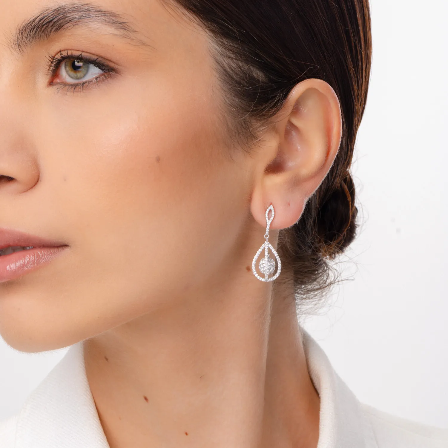 Kolczyki z białego złota z 2.8ct diamentami