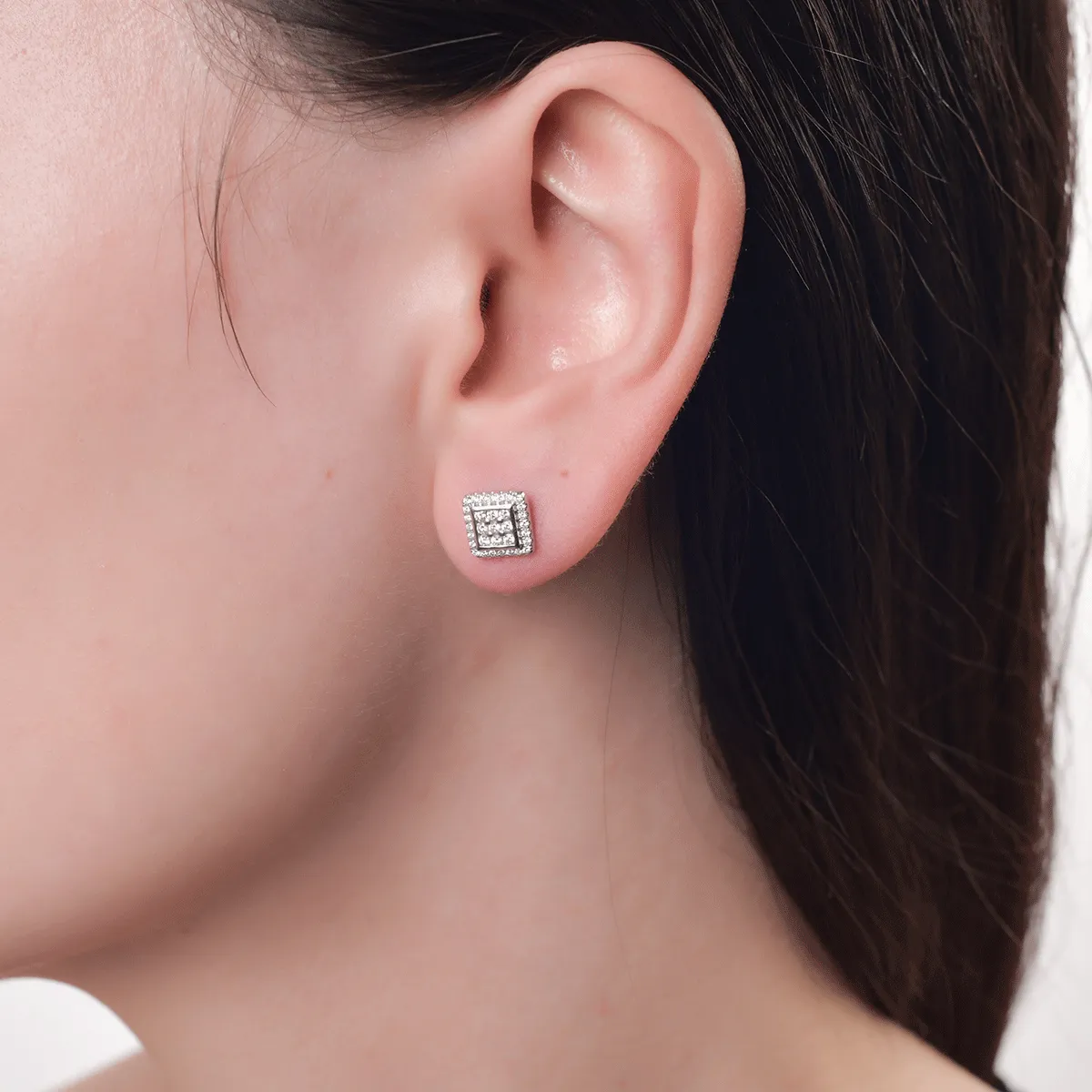 Cercei din aur alb de 18K cu diamante de 0.4ct