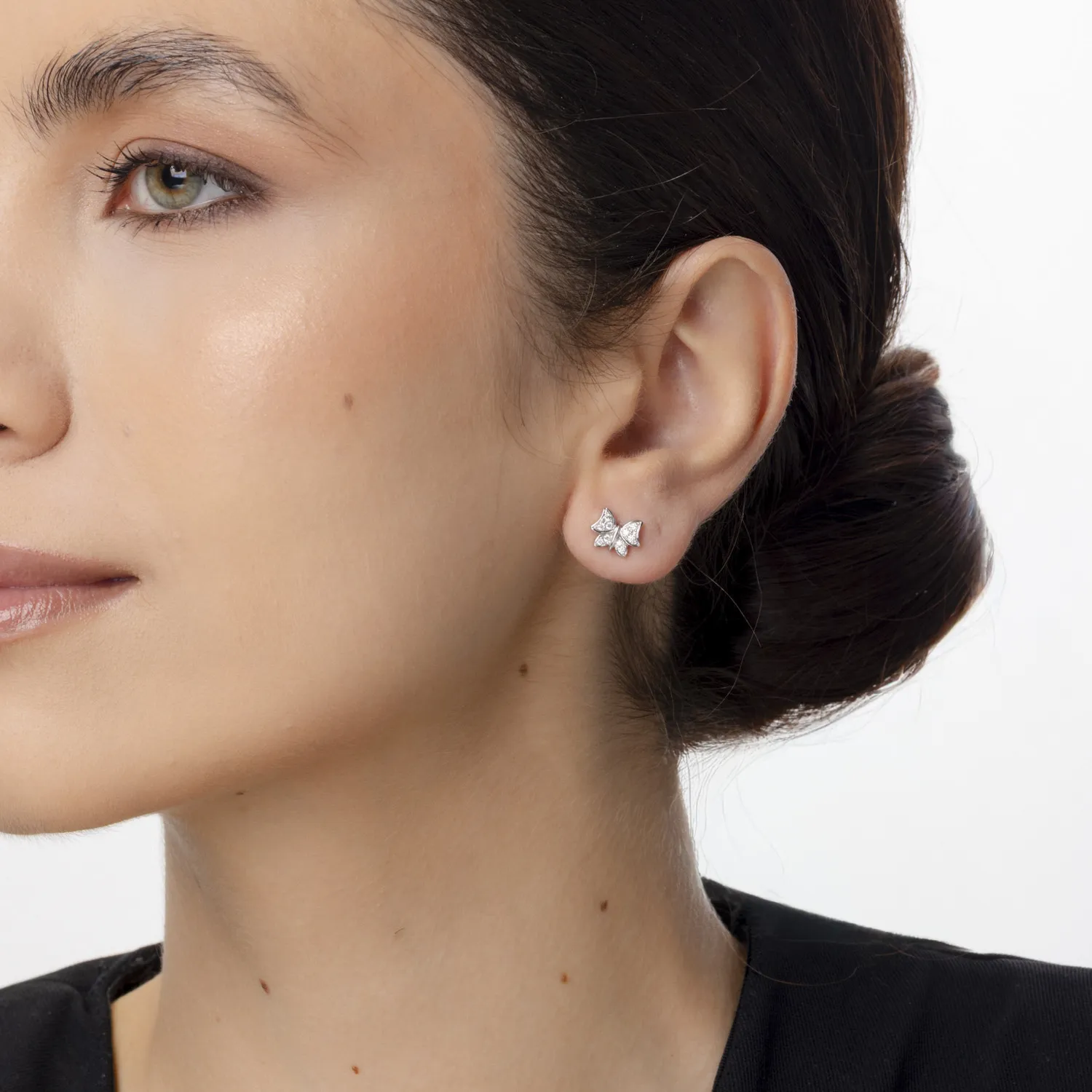 Cercei fluturi din aur alb cu diamante de 0.18ct