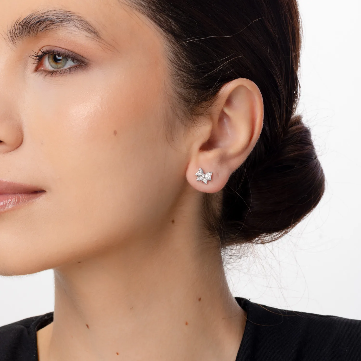 Kolczyki z 18K białego złota z diamentami o masie 0.18ct