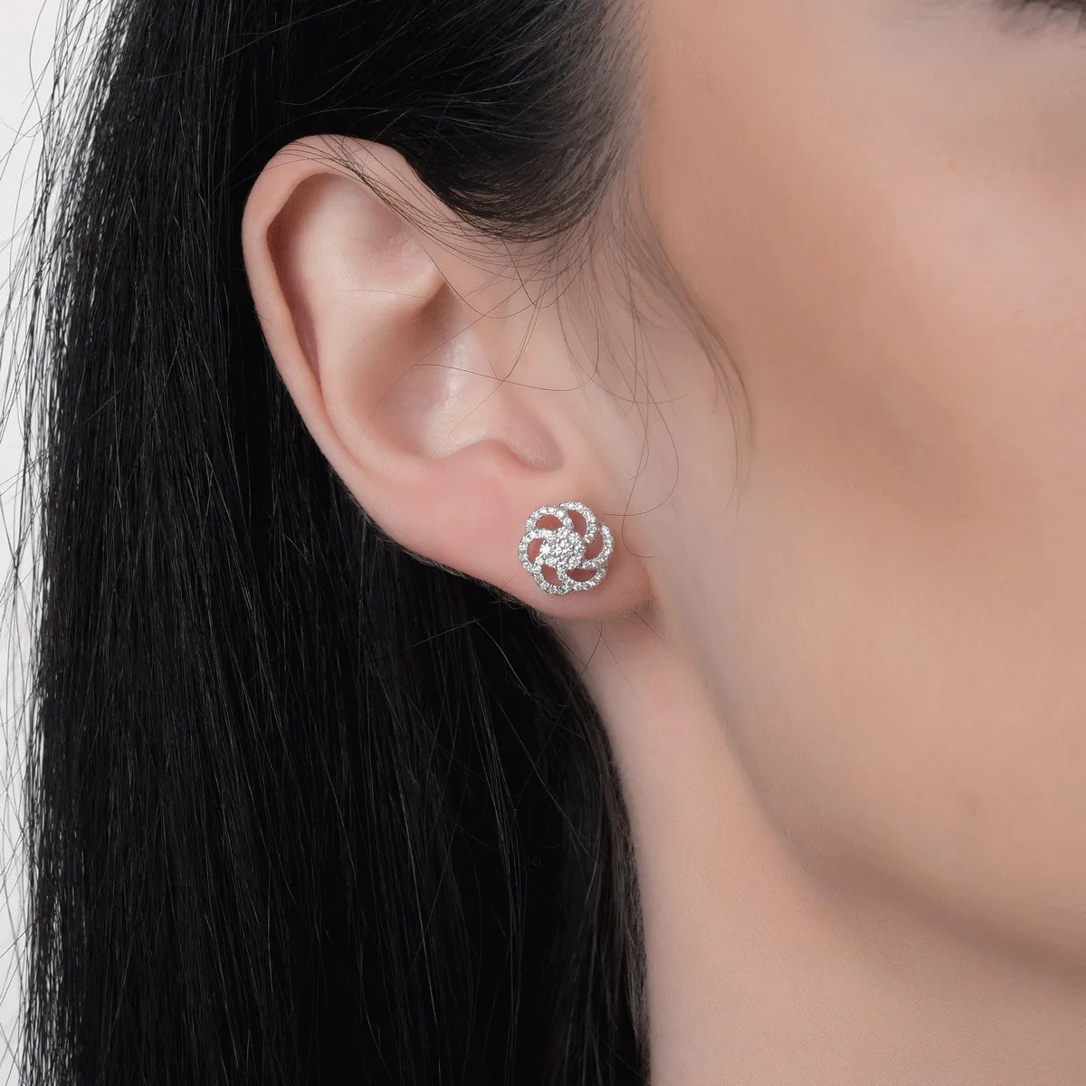 Обеци от бяло злато 14К с диаманти 0.39гкт