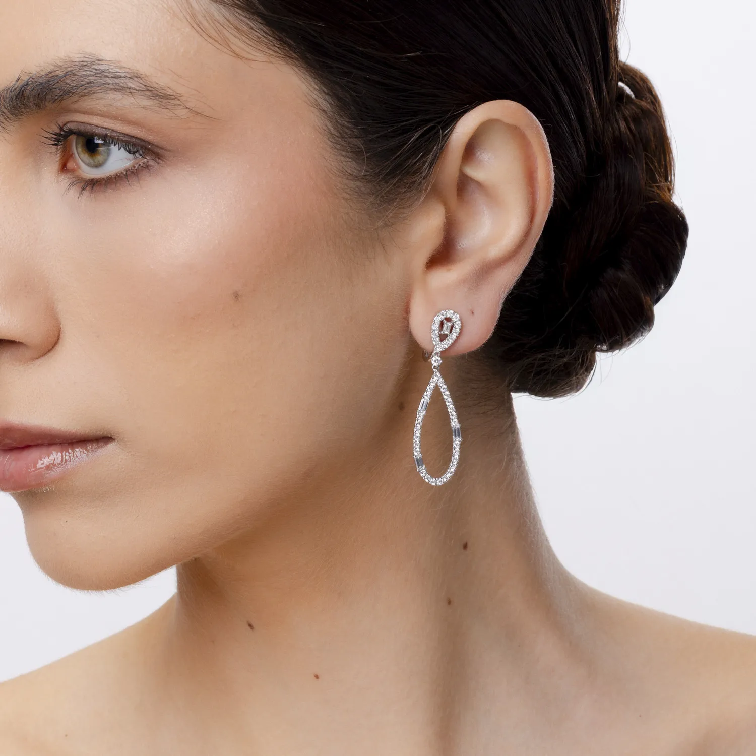 18K fehérarany fülbevaló 2.64ct gyémántokkal