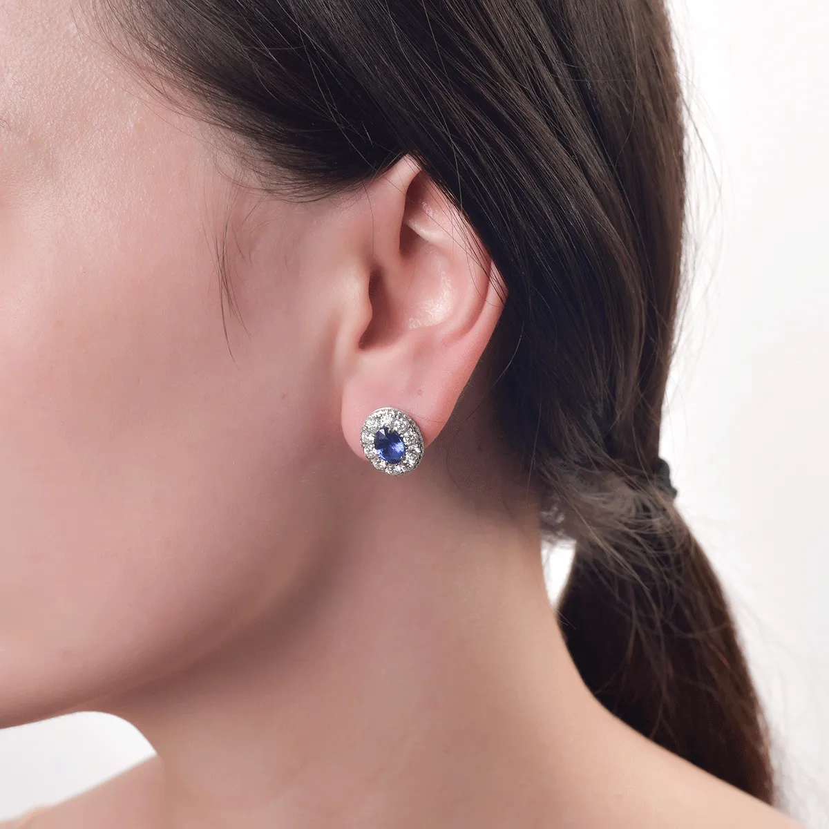 18K white gold earrings with 2.58ct sapphires and 2.49ct diamonds