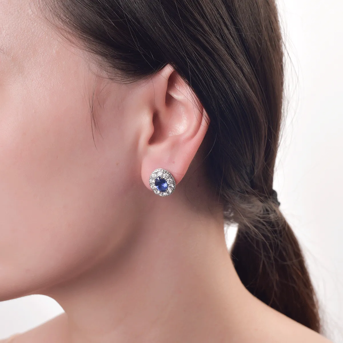 18K white gold earrings with 2.35ct sapphires and 2.49ct diamonds