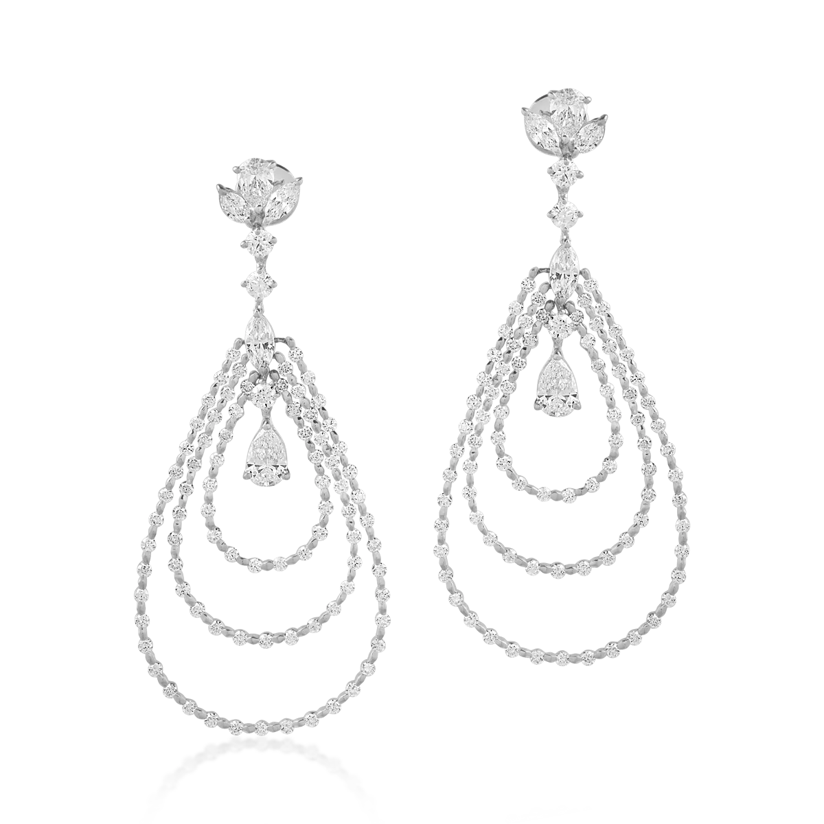 18K white gold earrings with 4.56ct diamonds