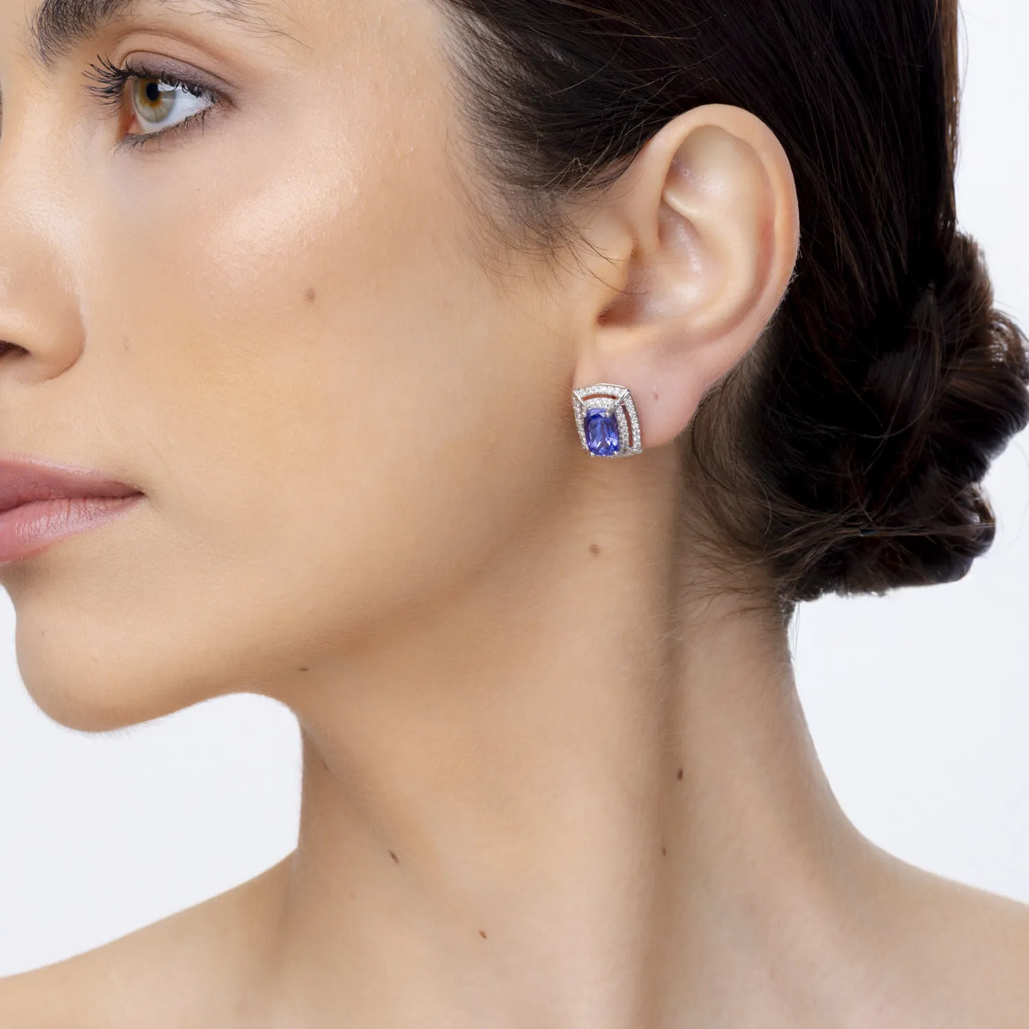 Cercei din aur alb cu tanzanite ovale de 4.56ct si diamante de 0.69ct