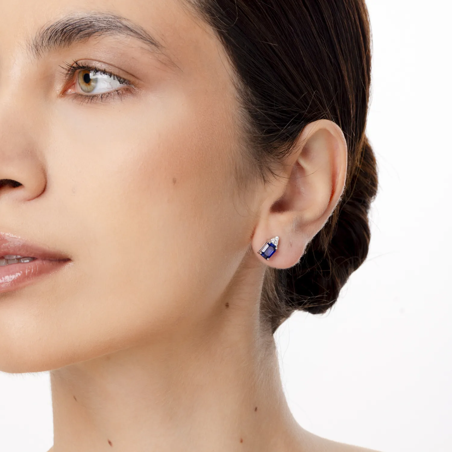 14K white gold earrings with 2.215ct sapphires and 0.116ct diamonds