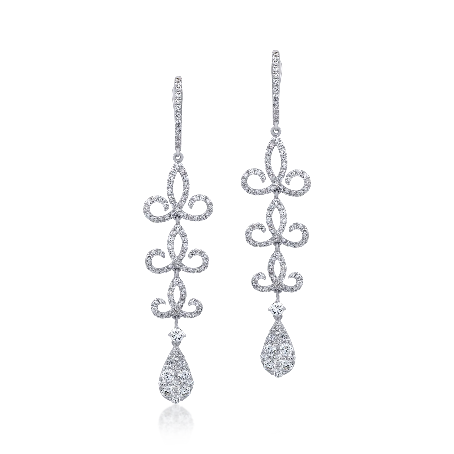 18K white gold earrings with 2.61ct diamonds