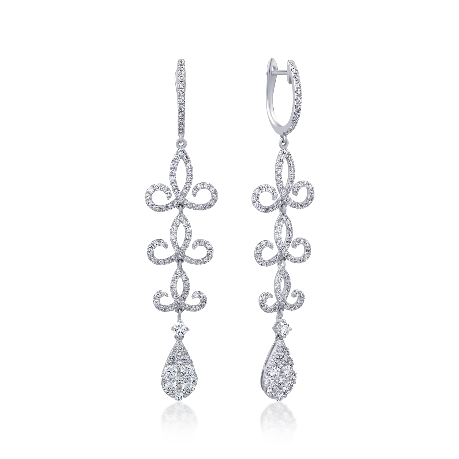 18K white gold earrings with 2.61ct diamonds