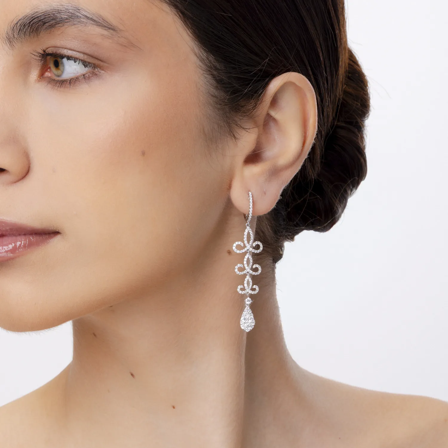 Kolczyki z 18K białego złota z 2.61ct diamentami