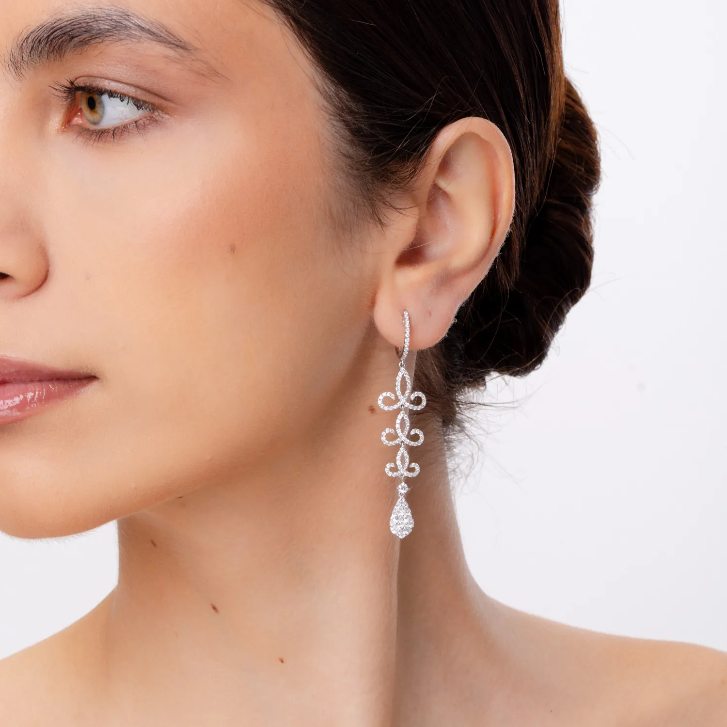 Kolczyki z 18K białego złota z 2.61ct diamentami