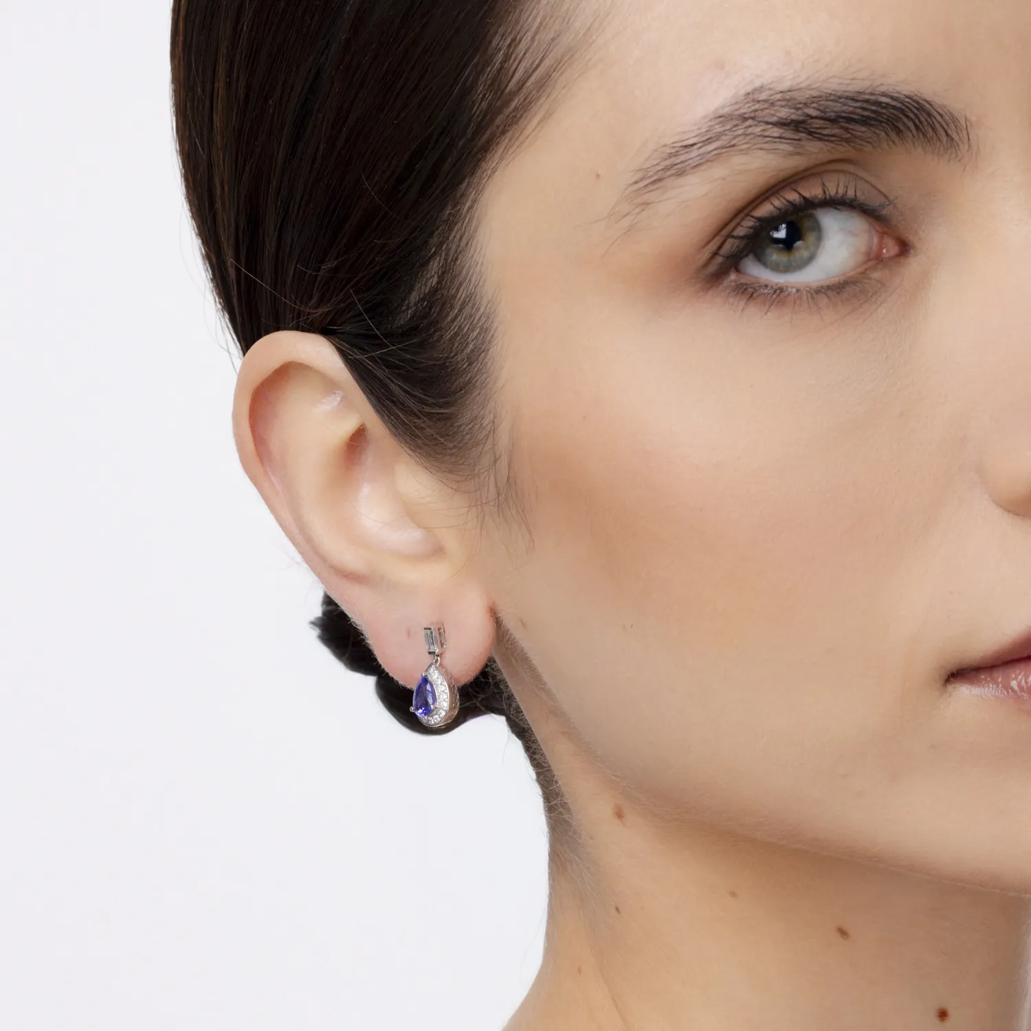 18K fehérarany fülbevaló 1.592ct tanzanittal és 0.413ct gyémánttal