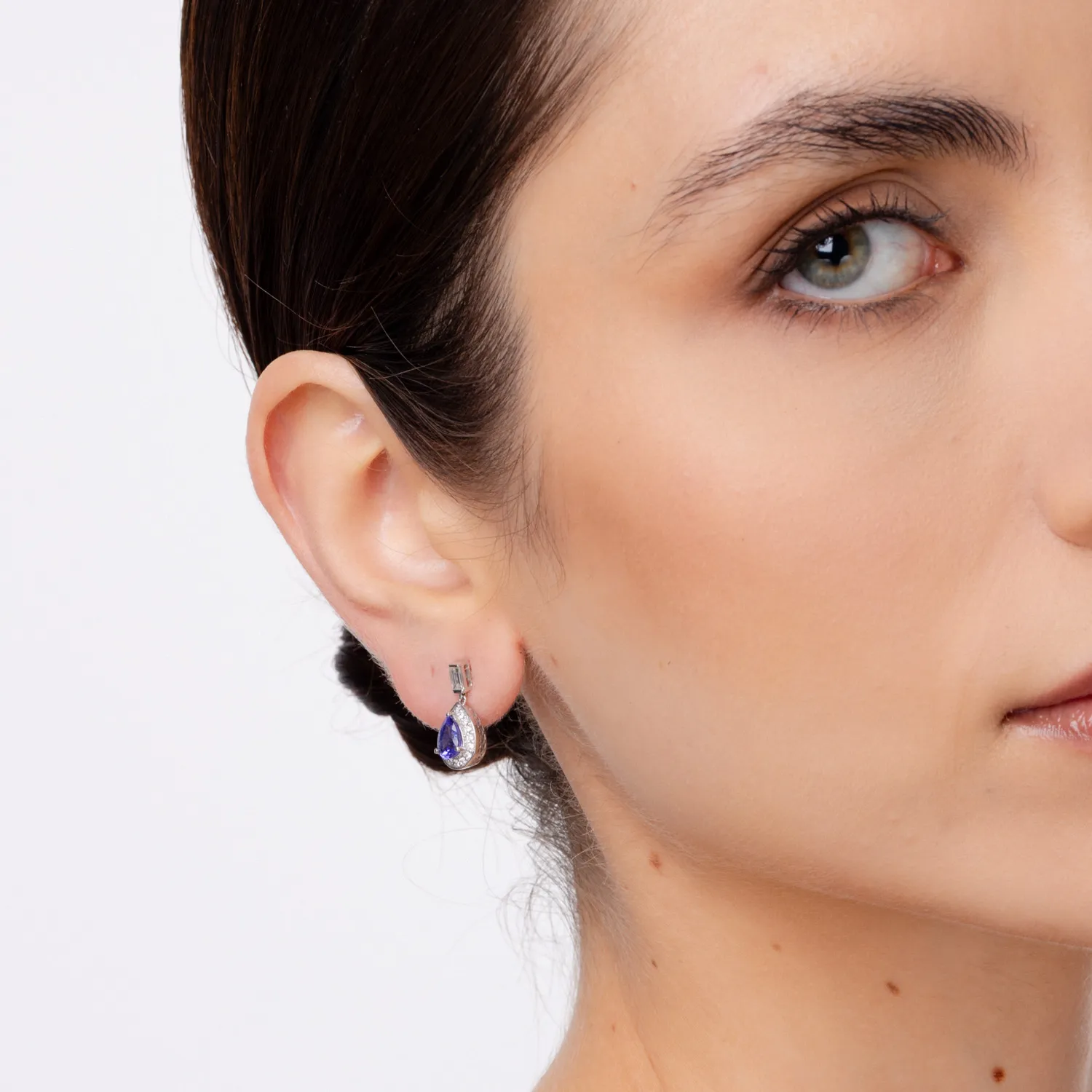 Обеци от 18K бяло злато с 1.592ct танзанити и 0.413ct диаманти