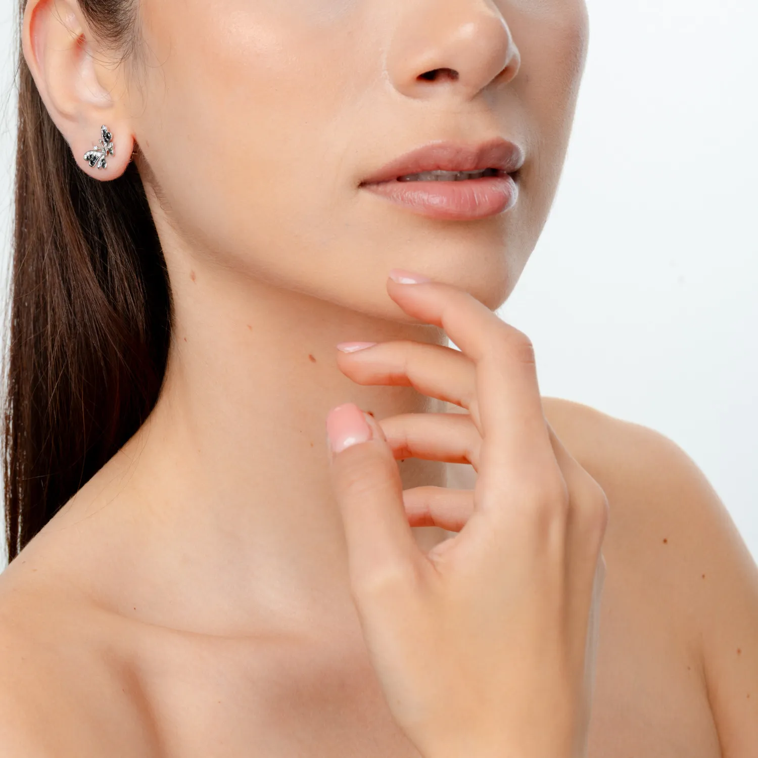 Cercei din aur alb cu diamante negre de 0.31ct si diamante transparente de 0.32ct