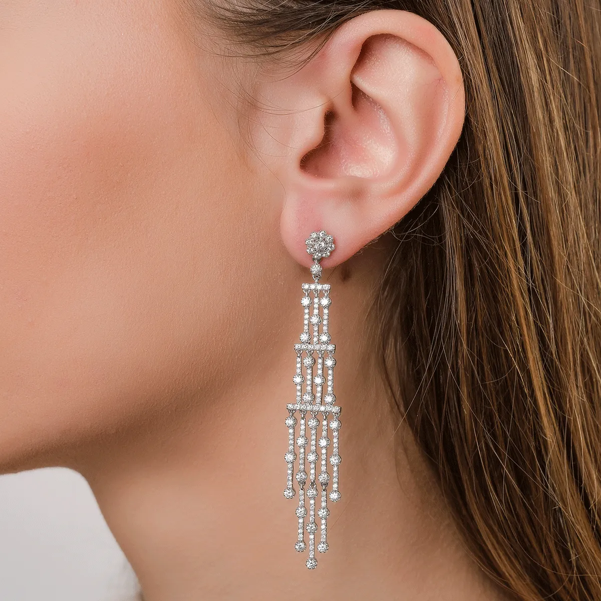 18K white gold earrings with 3.92ct diamonds