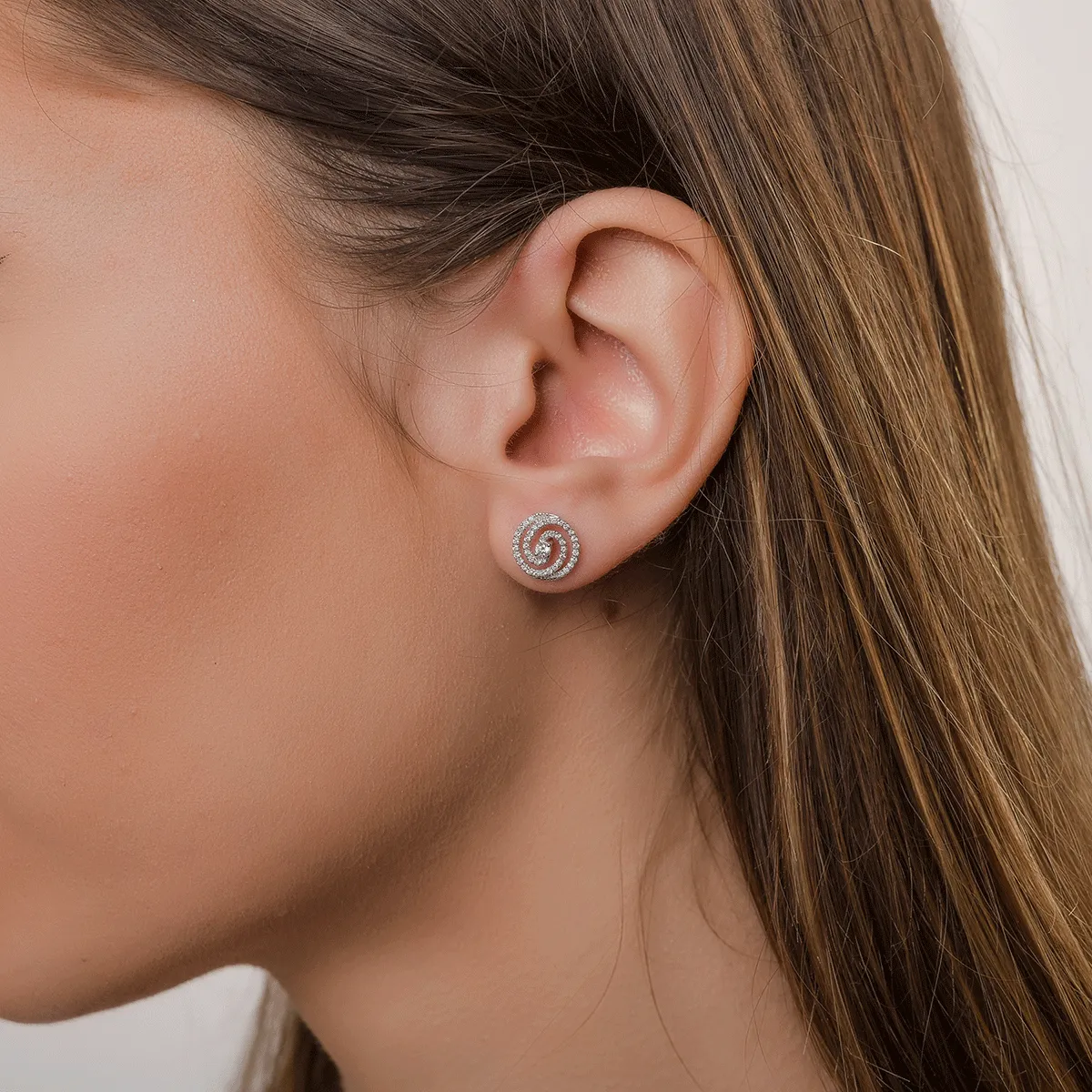 14K white gold earrings with 0.39ct diamonds