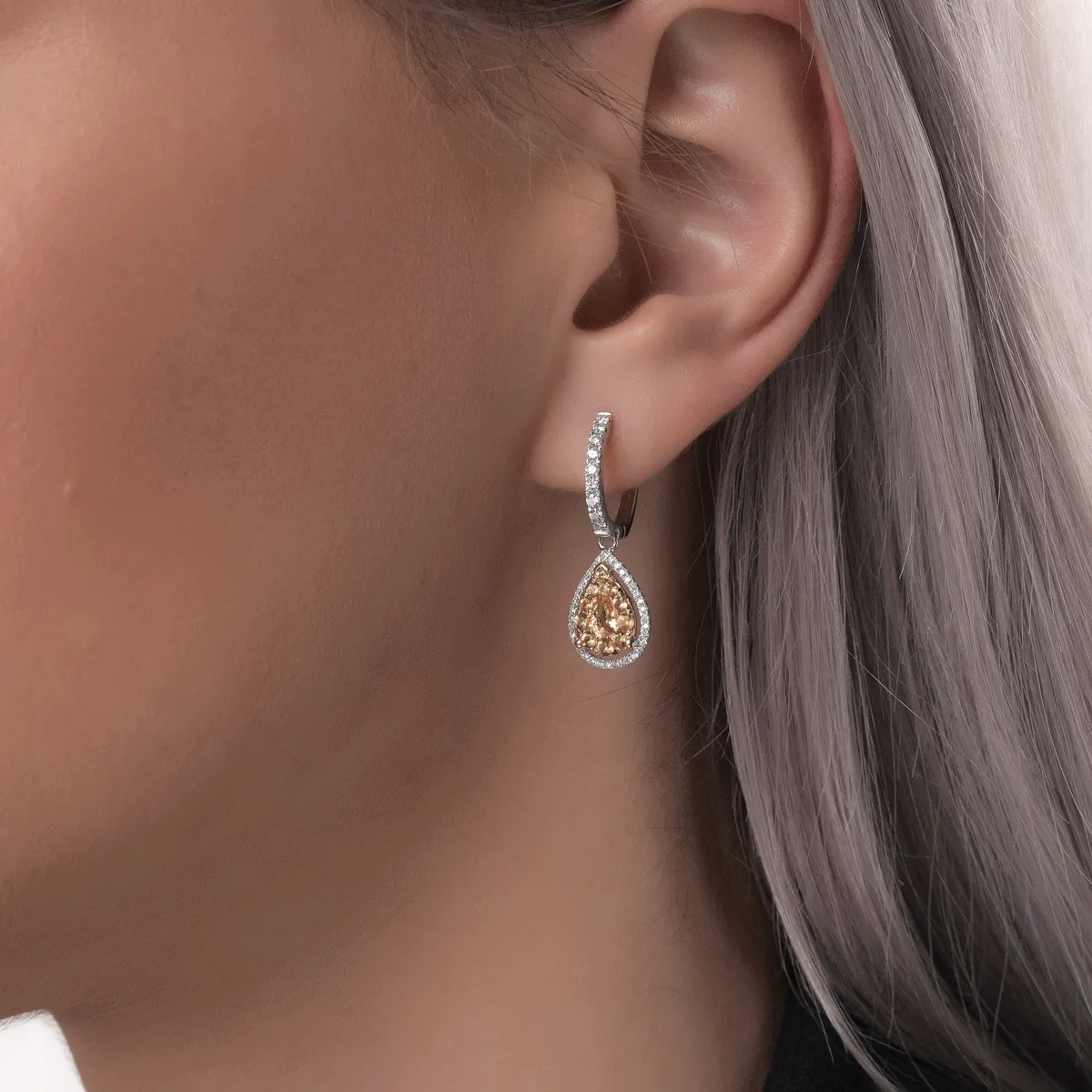 18k fehér arany fülbevaló, sárga zafírokkal 1.04ct és gyémánt 0.41ct