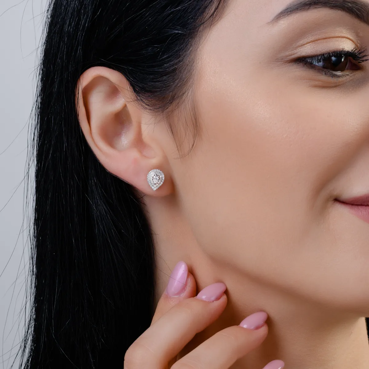 Cercei din aur alb de 18K cu diamante de 0.3ct