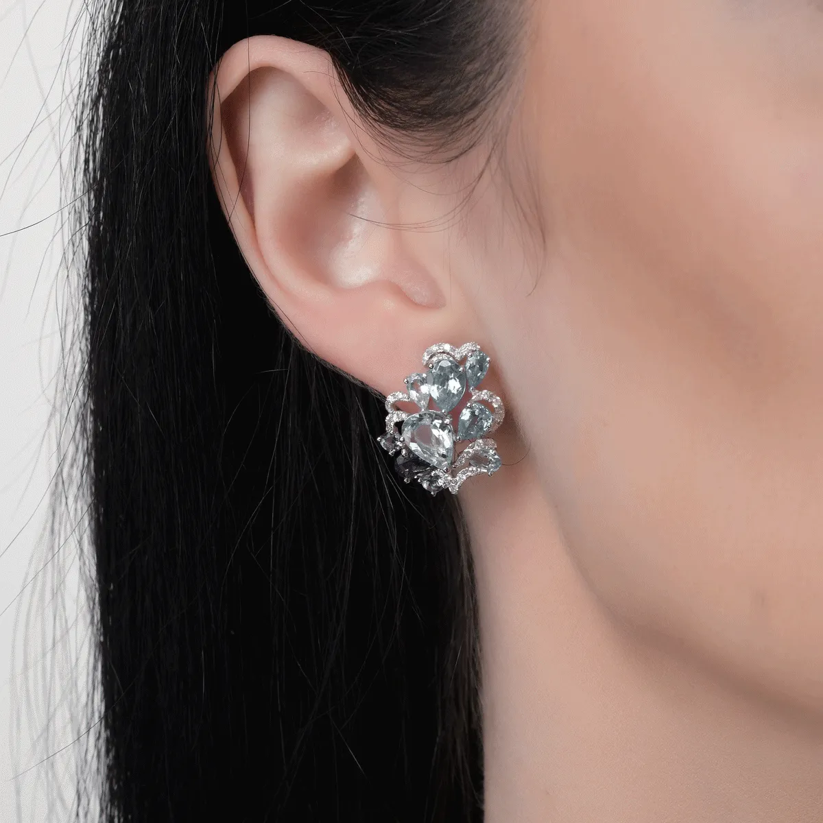 Cercei din aur alb cu pietre pretioase si semipretioase de 8.81ct