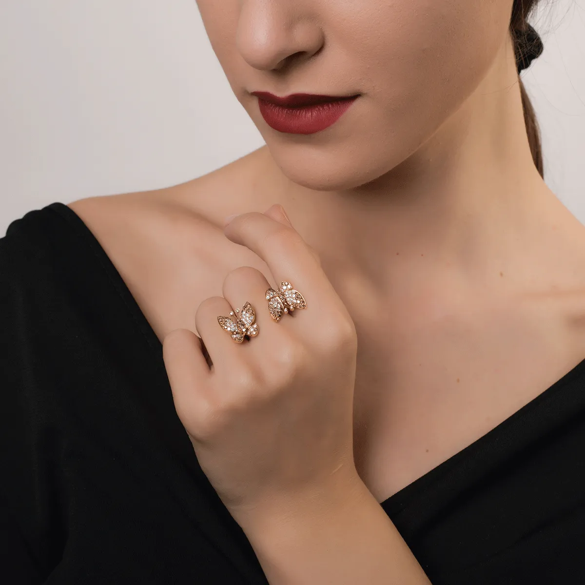 Gyűrű 18K rózsaszín arany pillangókkal 0,81 barna gyémánt és átlátszó gyémánt 0.67ct