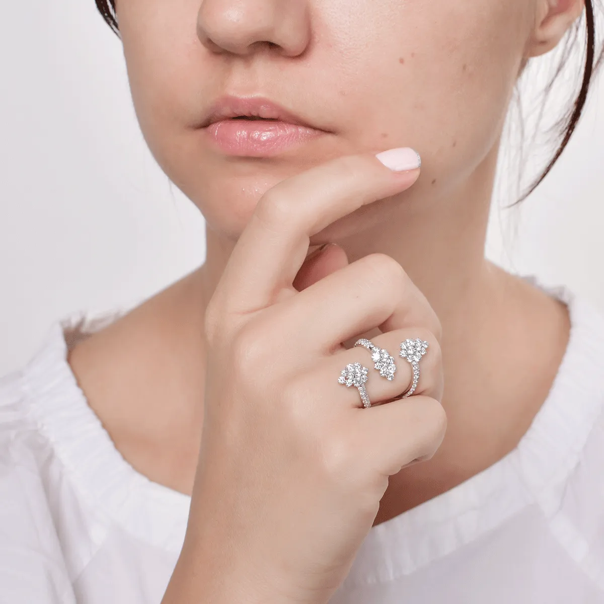 Pierścionek z 18K białego złota z diamenty 1.88ct