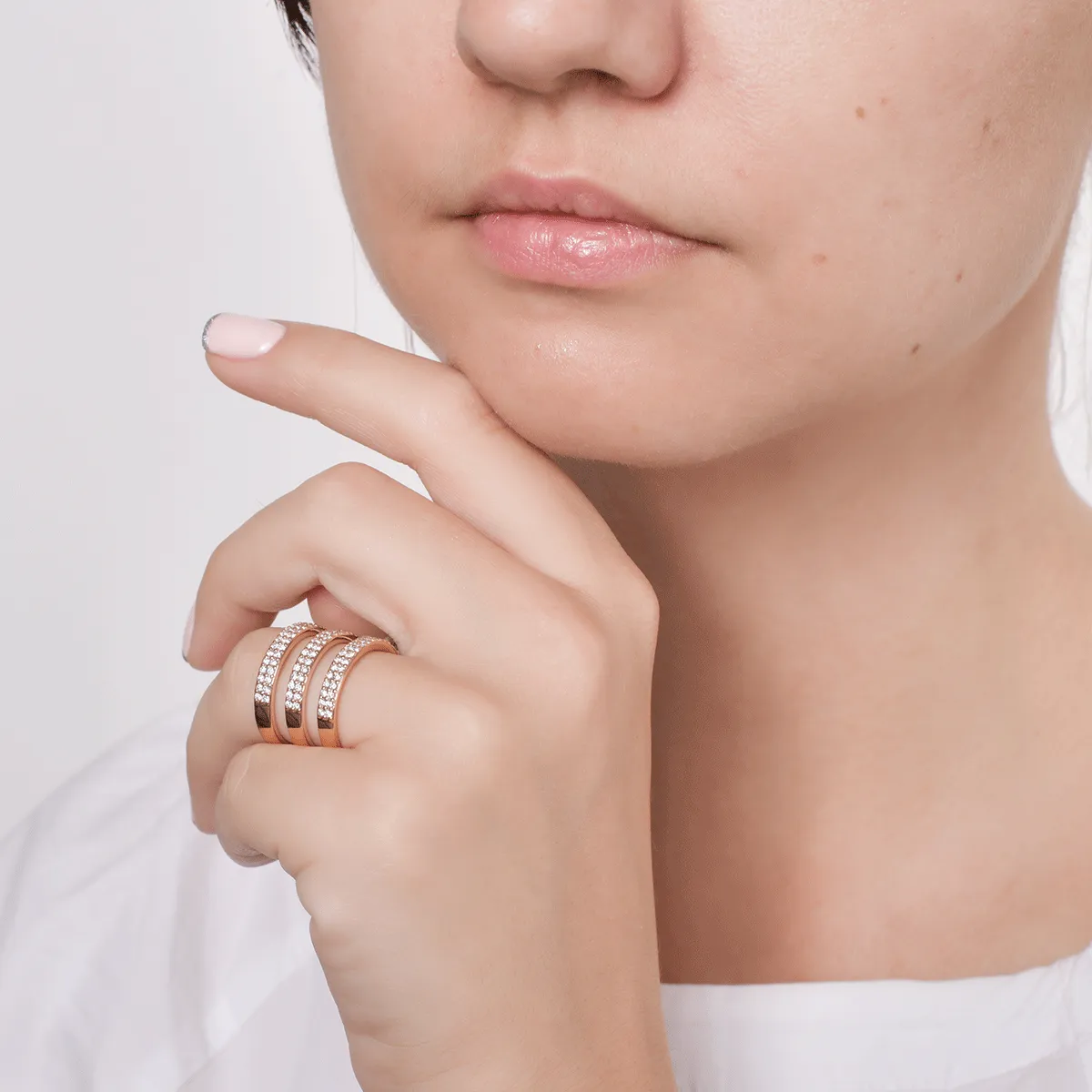 Pierścionek z różowego złota z diamentami o masie 1ct