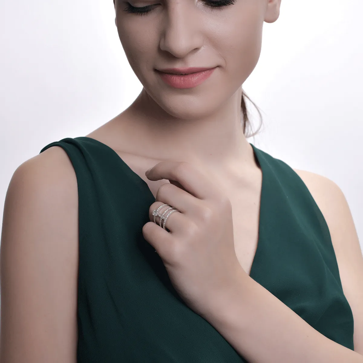 Inel din aur alb cu diamant pear de 0.49ct si diamante de 0.5ct