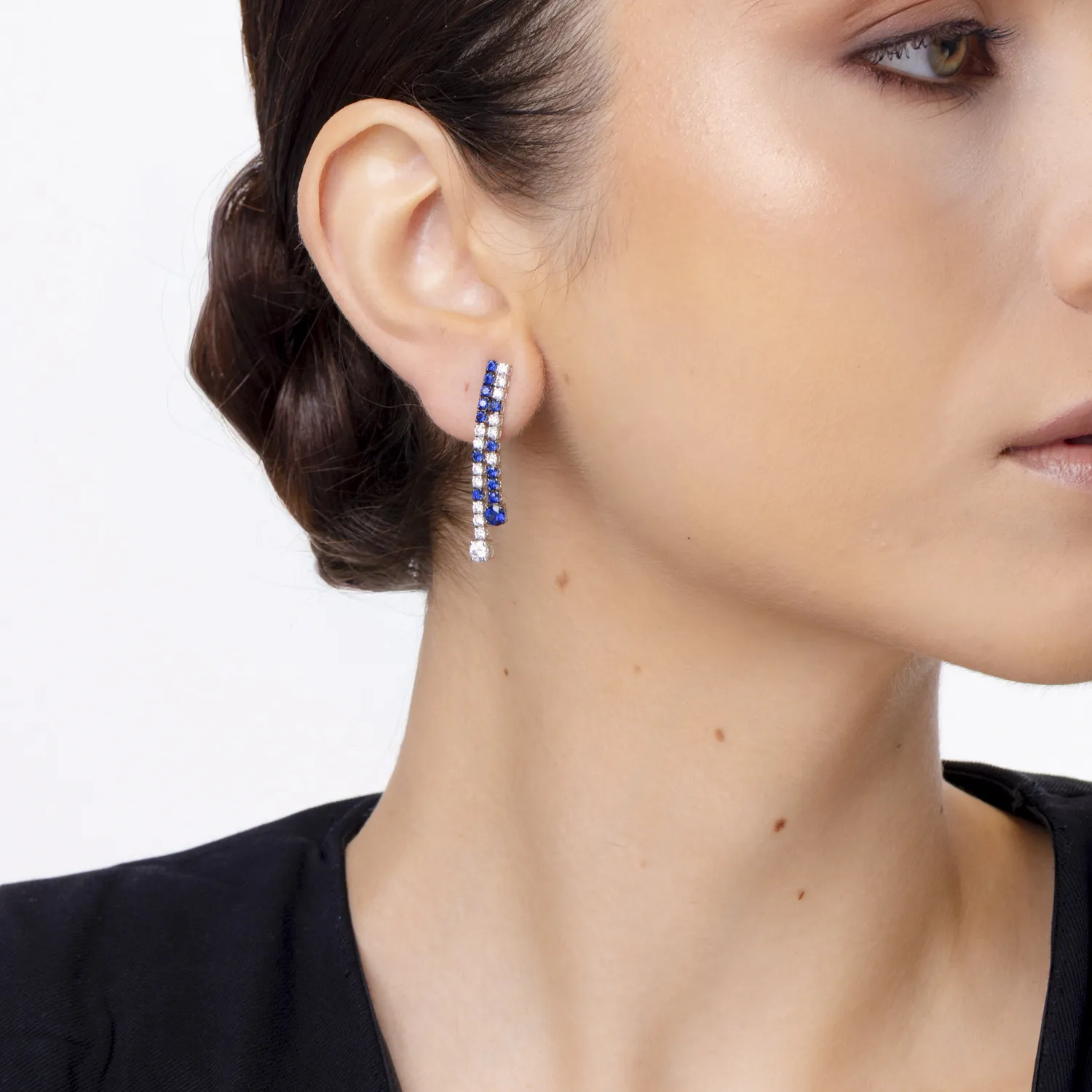 Kolczyki z 18K białego złota z szafirami o masie 1.84ct i brylantami o masie 1.4ct