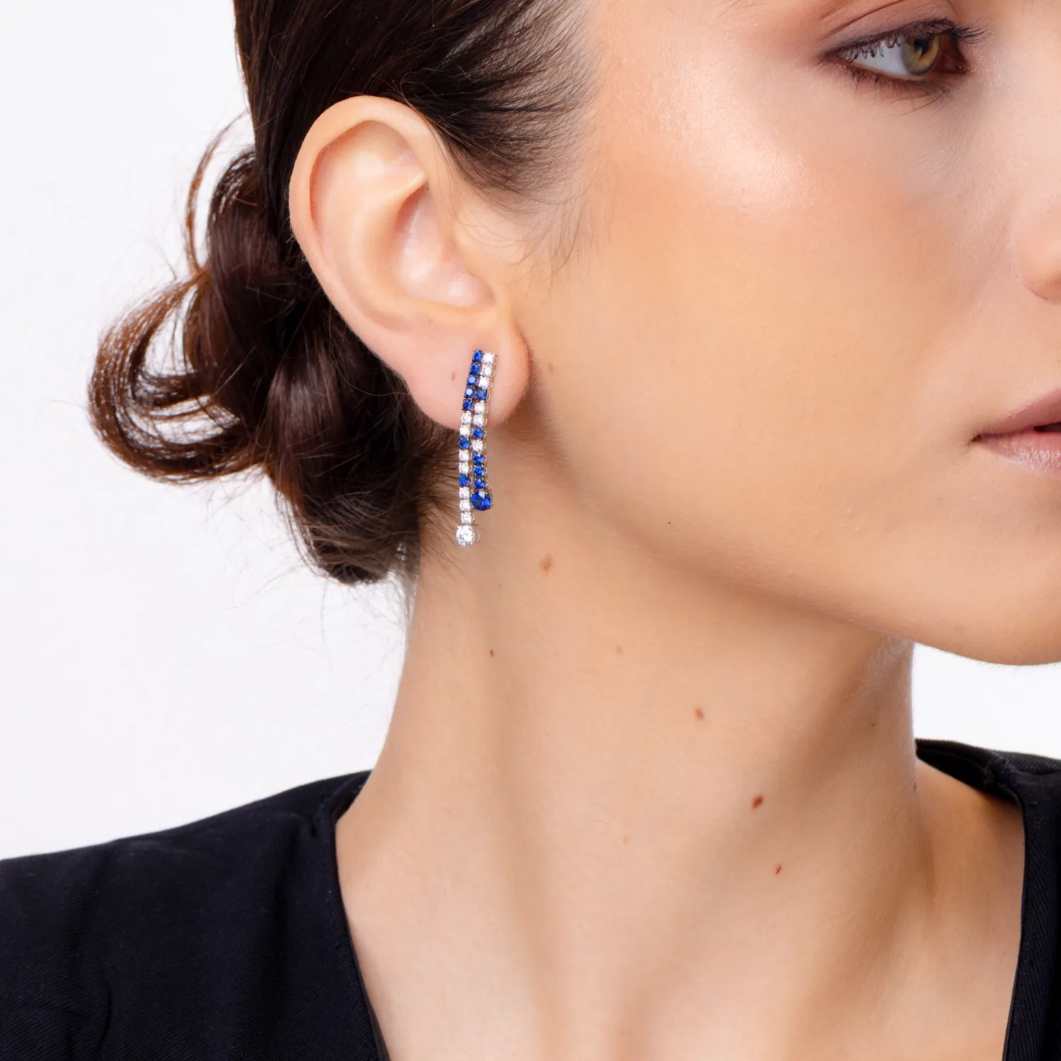 Kolczyki z 18K białego złota z szafirami o masie 1.84ct i brylantami o masie 1.4ct