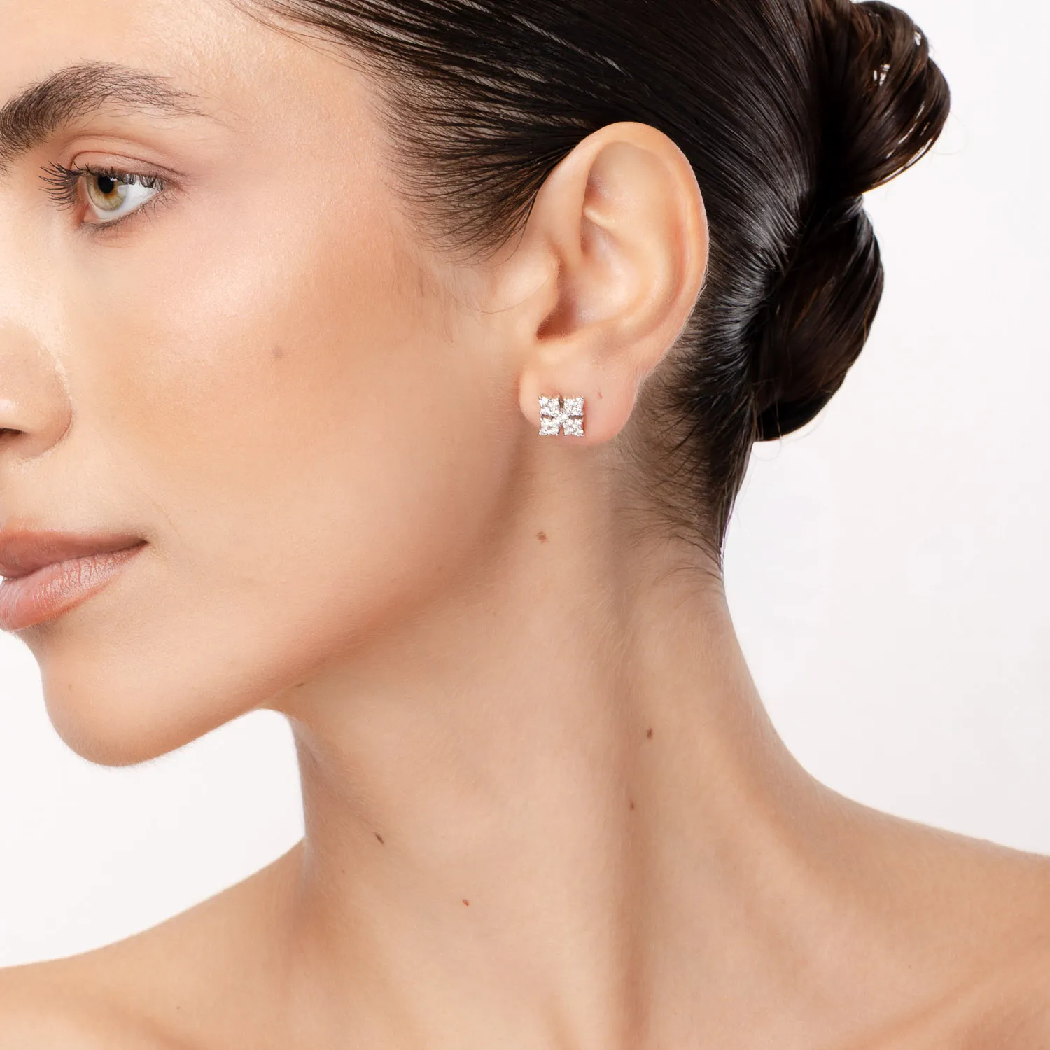 Kolczyki z białego 18K złota z diamentami o masie 0,96ct