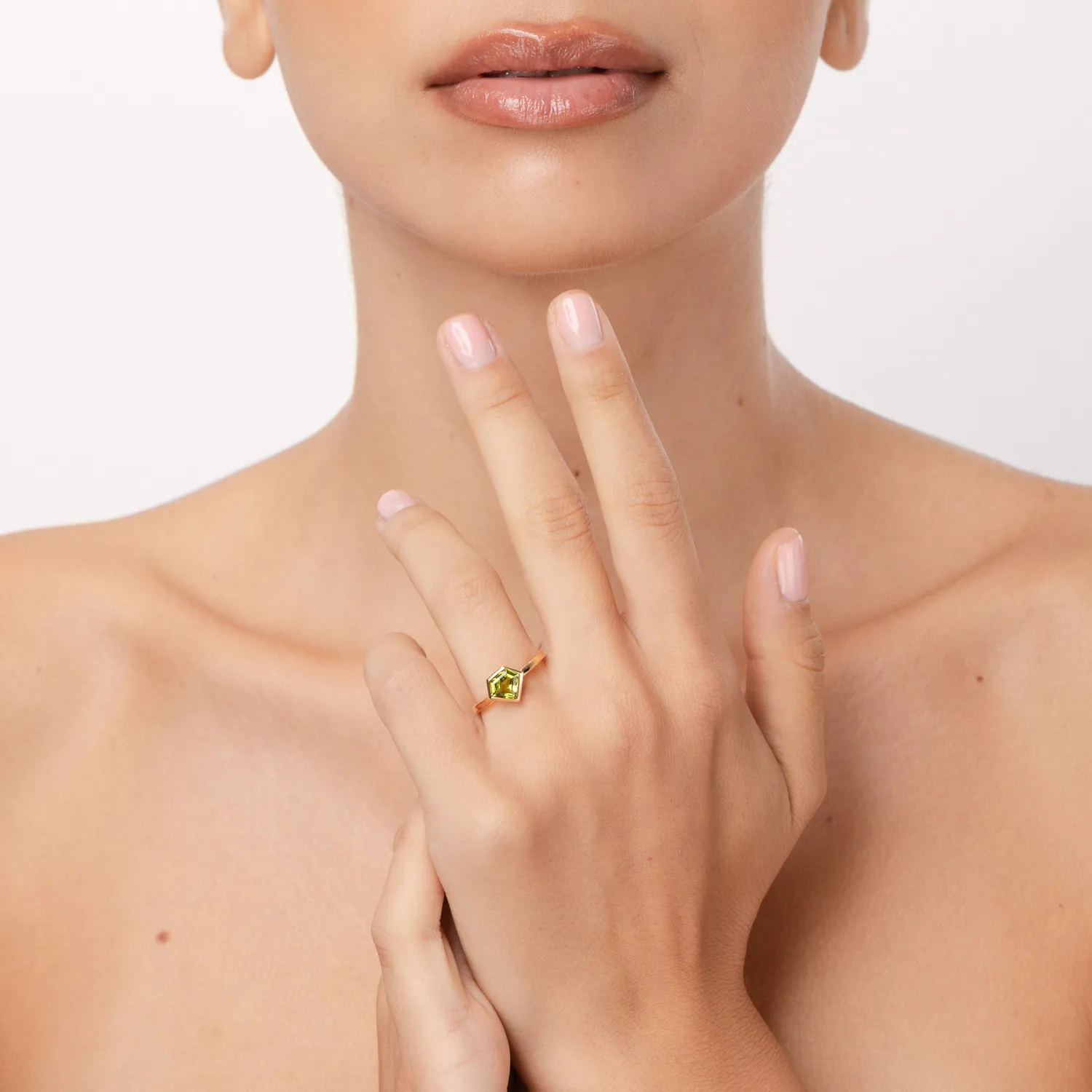 18K rózsaszín arany gyűrű 1.43ct peridottal