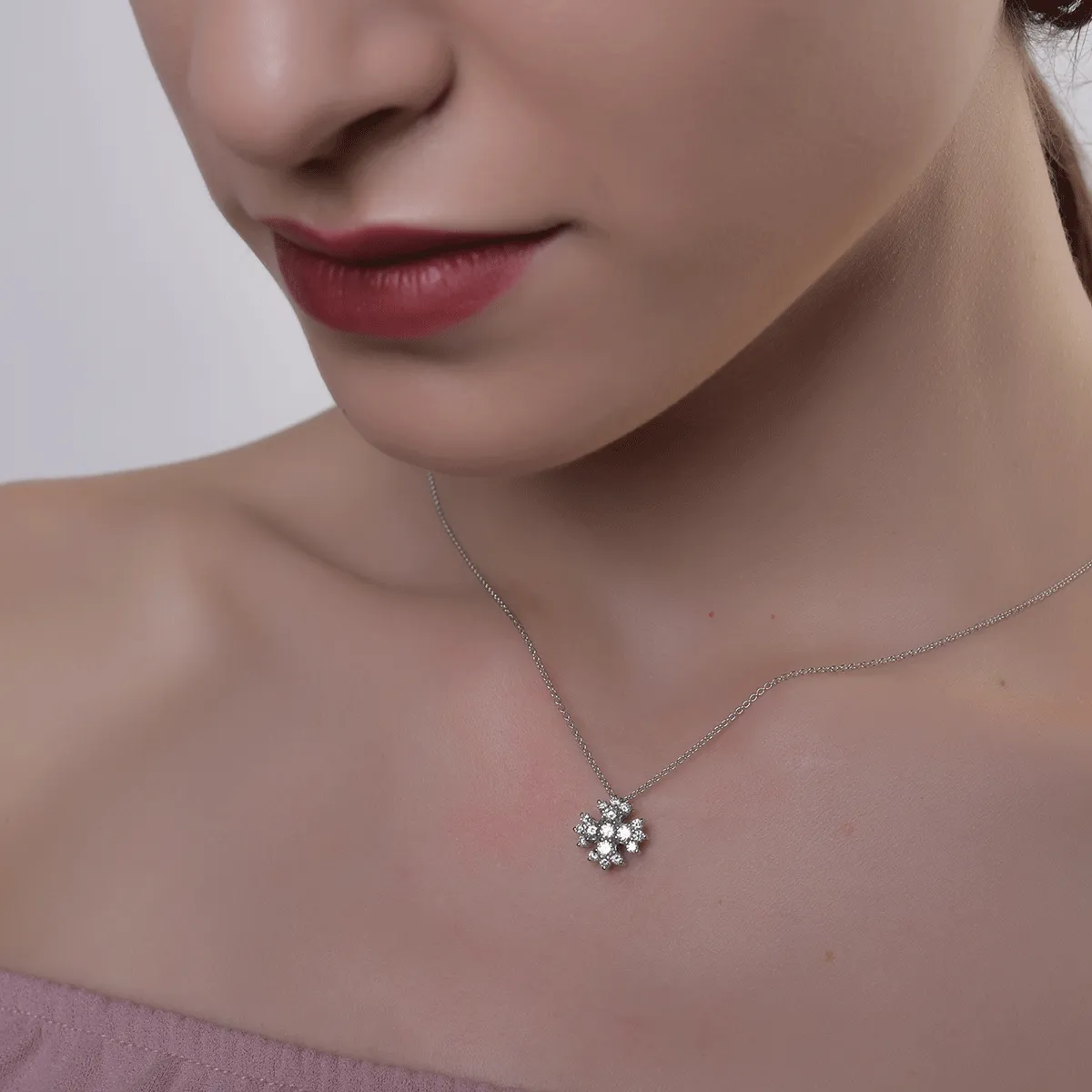 Lant cu pandantiv din aur alb de 18K cu diamante de 0.58ct
