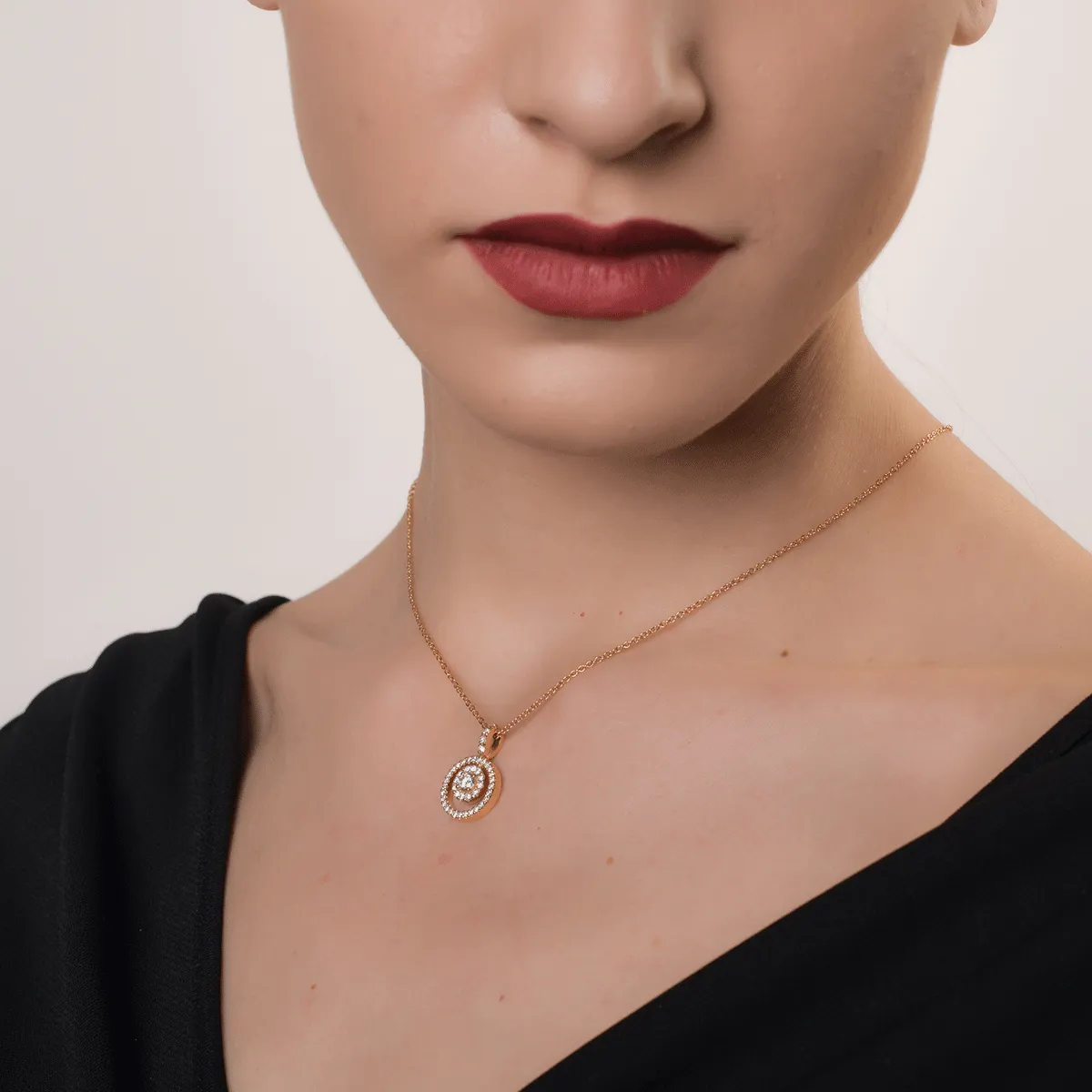 Lant cu pandantiv din aur roz cu diamant de 0.25ct si diamante de 0.45ct