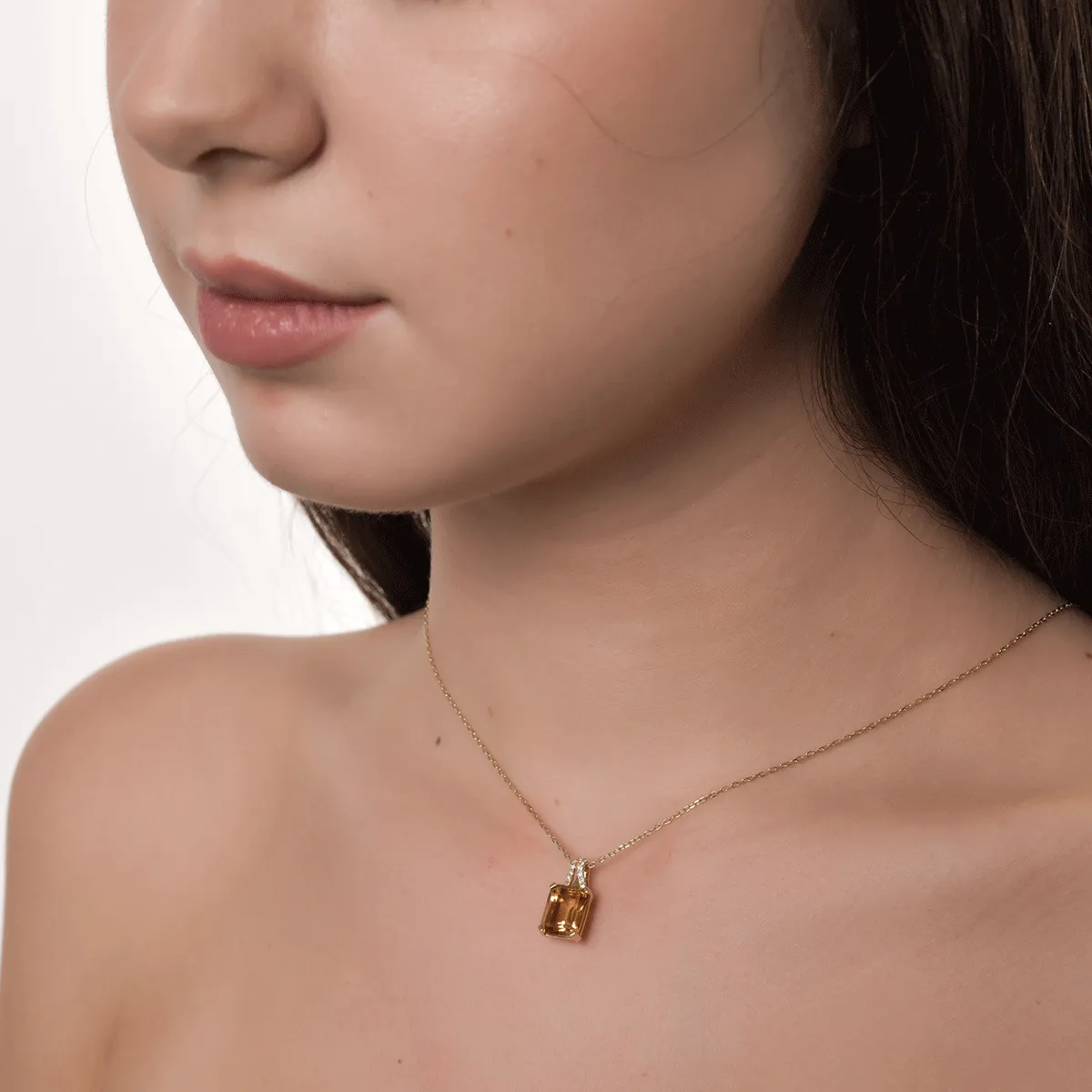 18K yellow gold pendant with 3.383ct citrine and 0.061ct diamonds