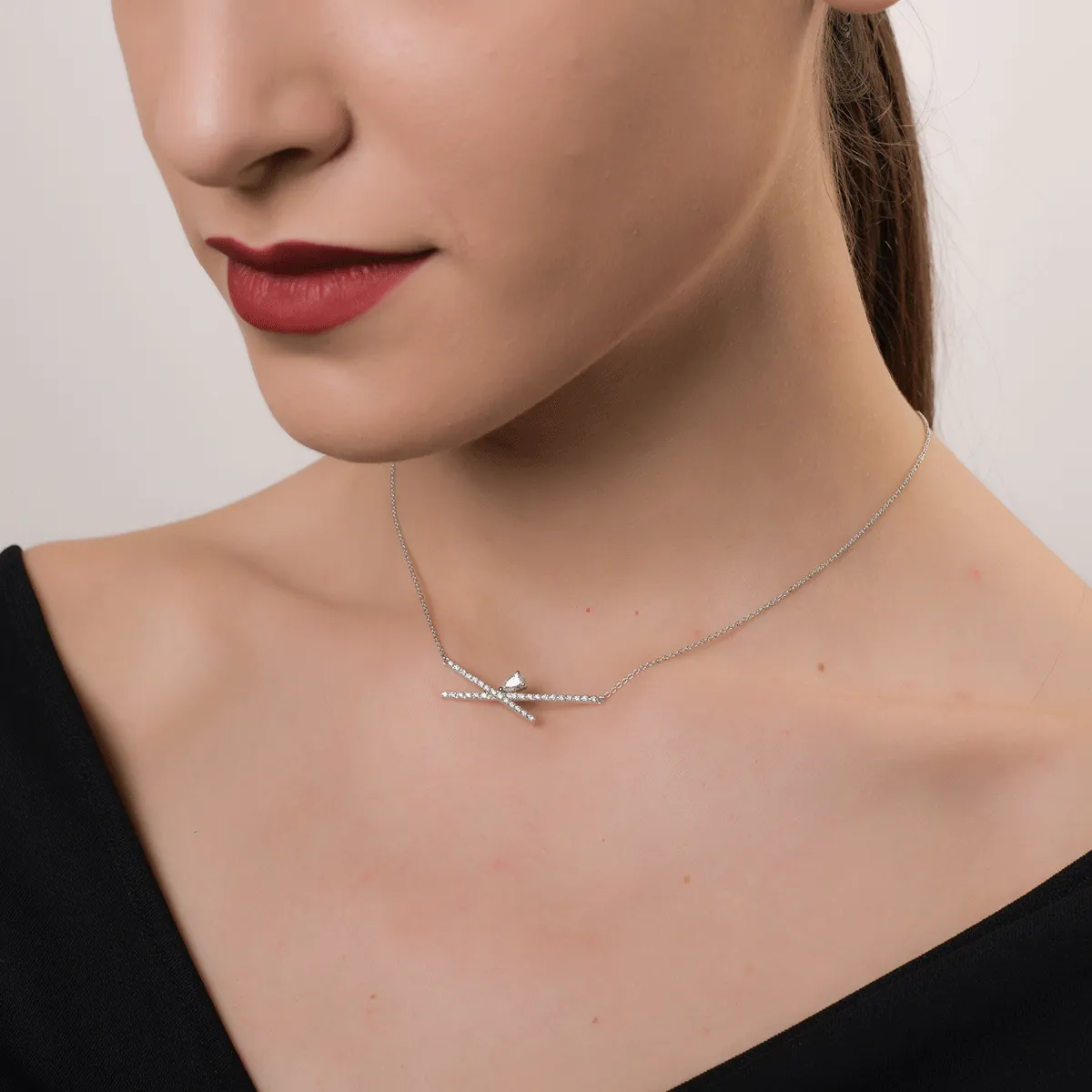 18K white gold pendant necklace with 0.46ct diamonds