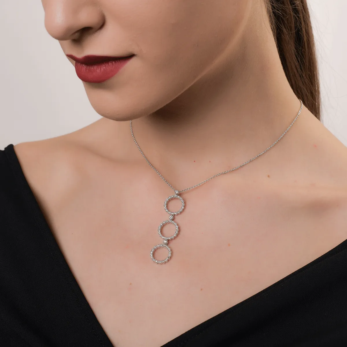 Колие с висулка от бяло злато 18K с диаманти 0.8ct