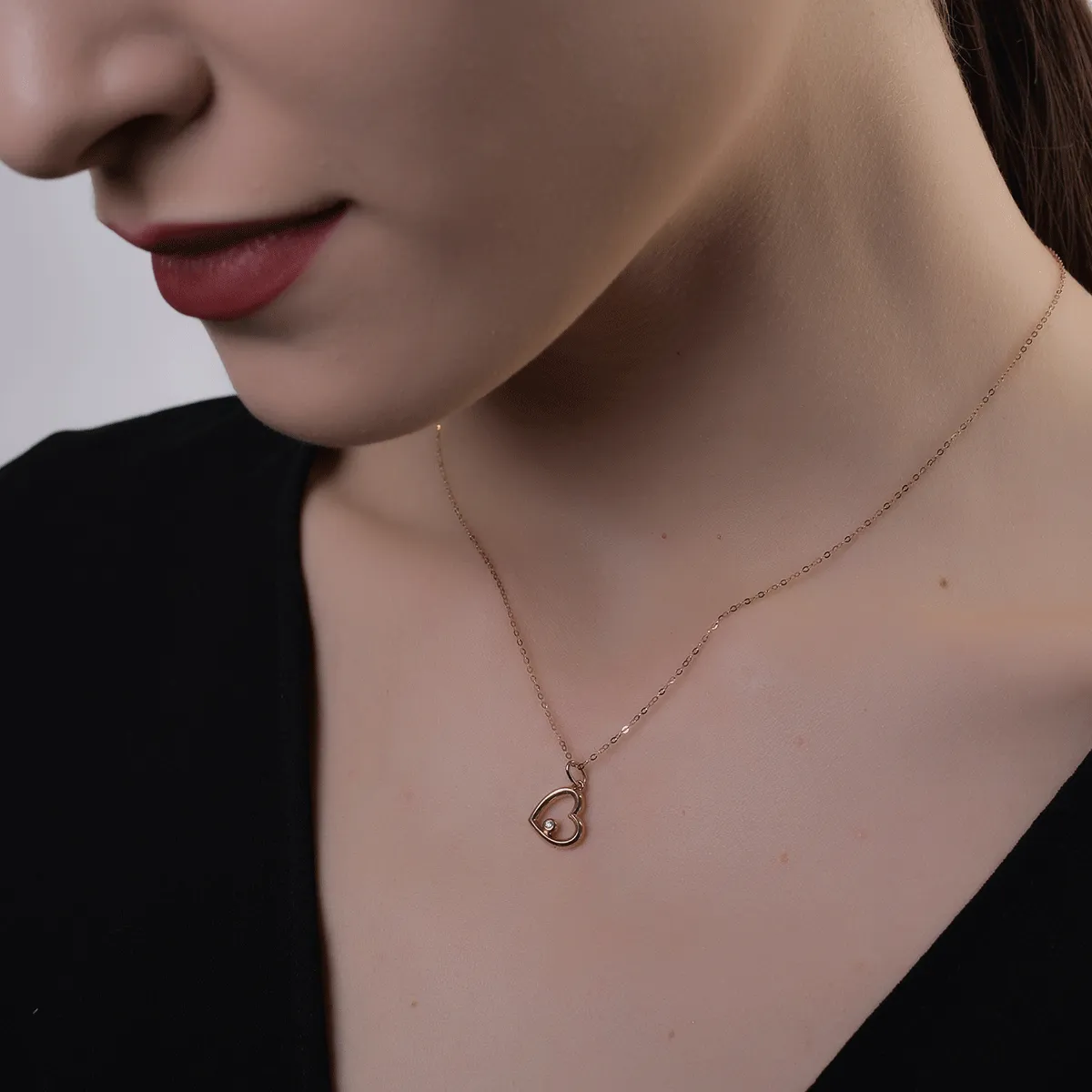 Wisiorek z 18K różowego złota z diamentem o masie 0,009ct