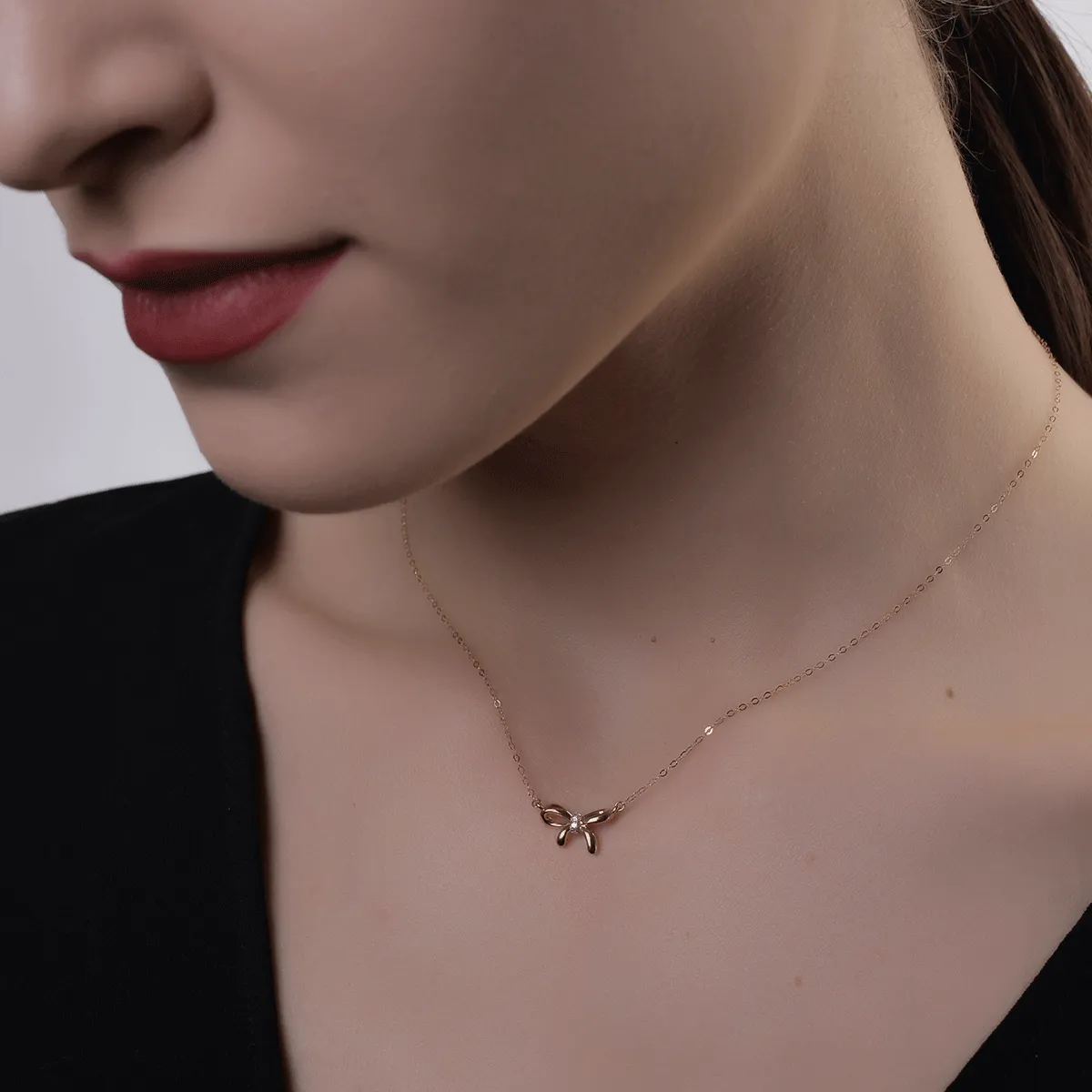 Lant cu pandantiv funda din aur roz de 18K cu diamante de 0.016ct