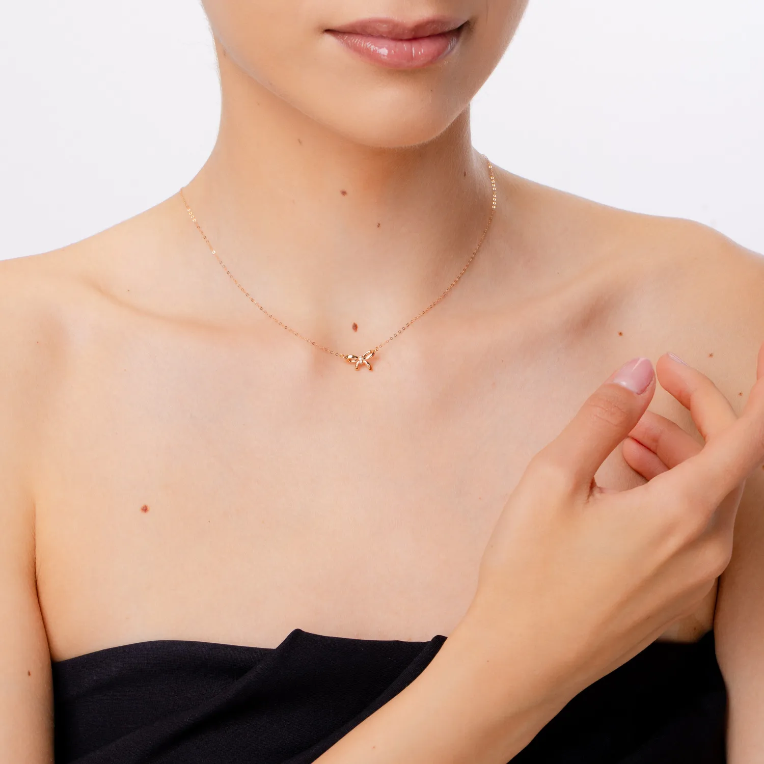 18K rose gold knot pendant necklace with 0.016ct diamonds