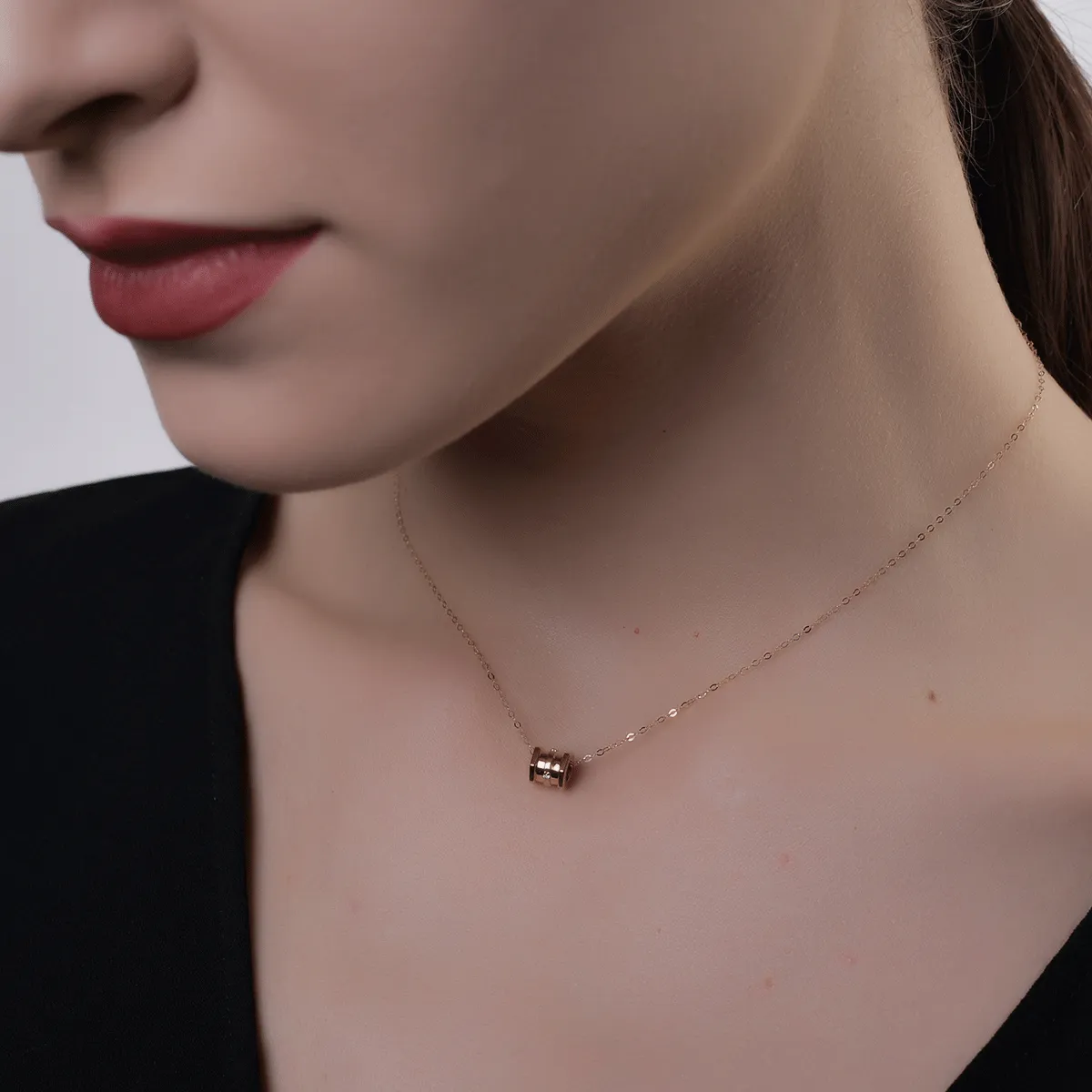 Wisiorek z 18K różowego złota z brylantami o masie 0,014ct