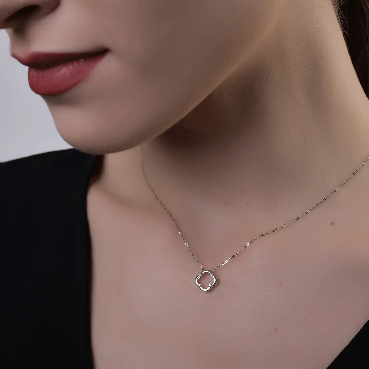 Lant cu pandantiv din aur alb cu diamante de 0.031ct