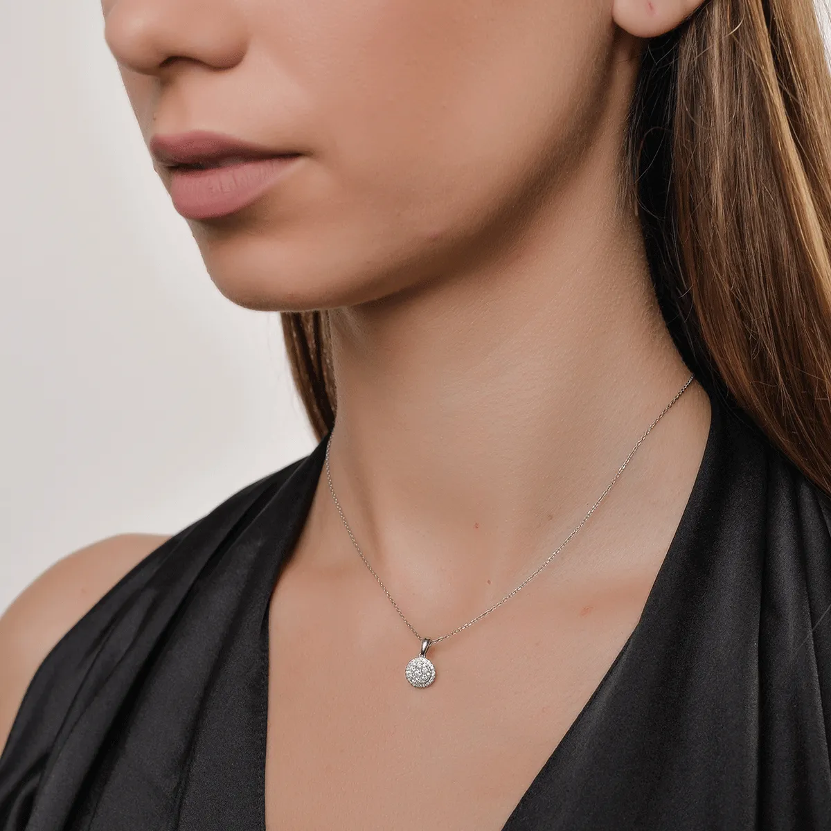 Pandantiv din aur alb de 18K cu diamante de 0.323ct