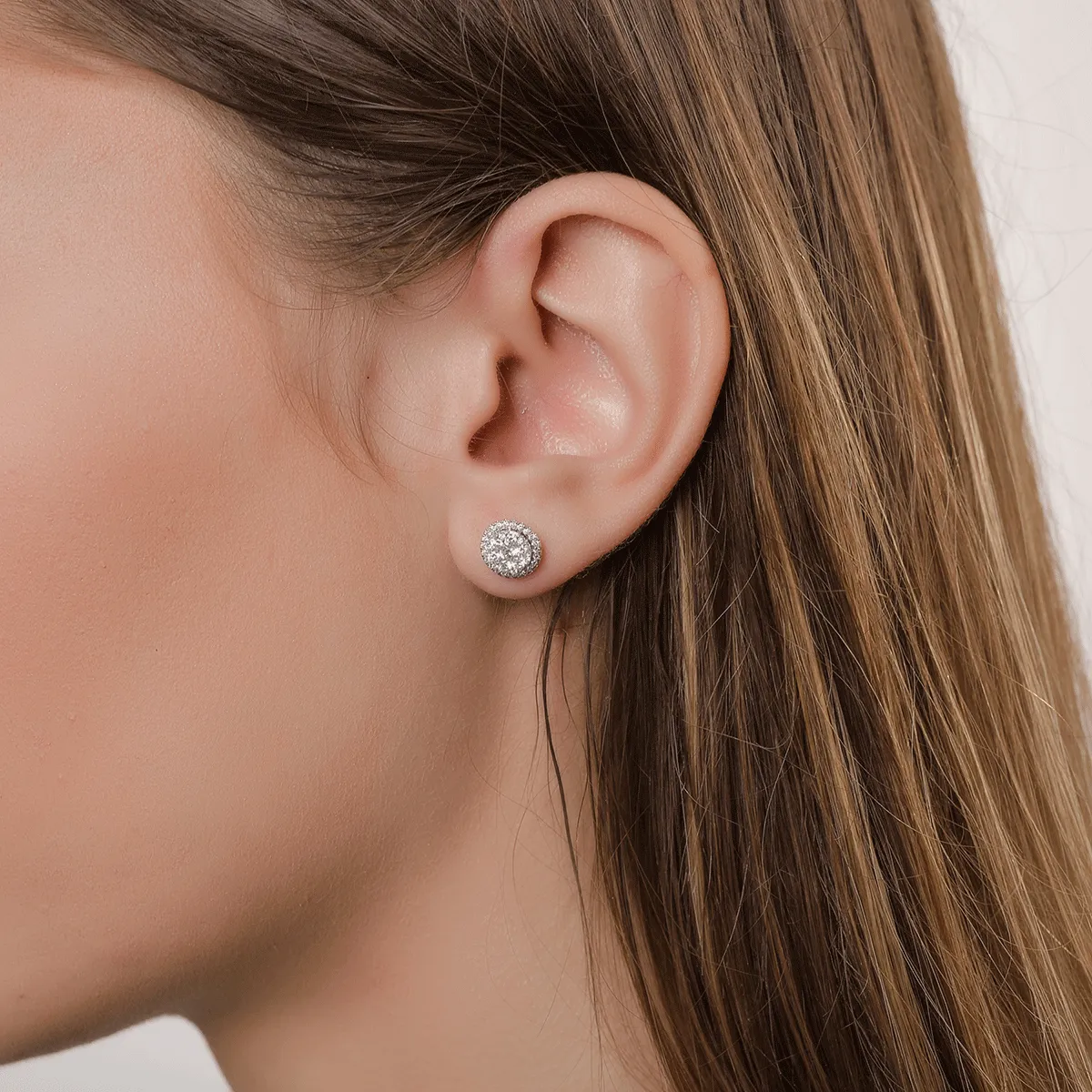 Cercei din aur alb-galben cu diamante de 0.652ct