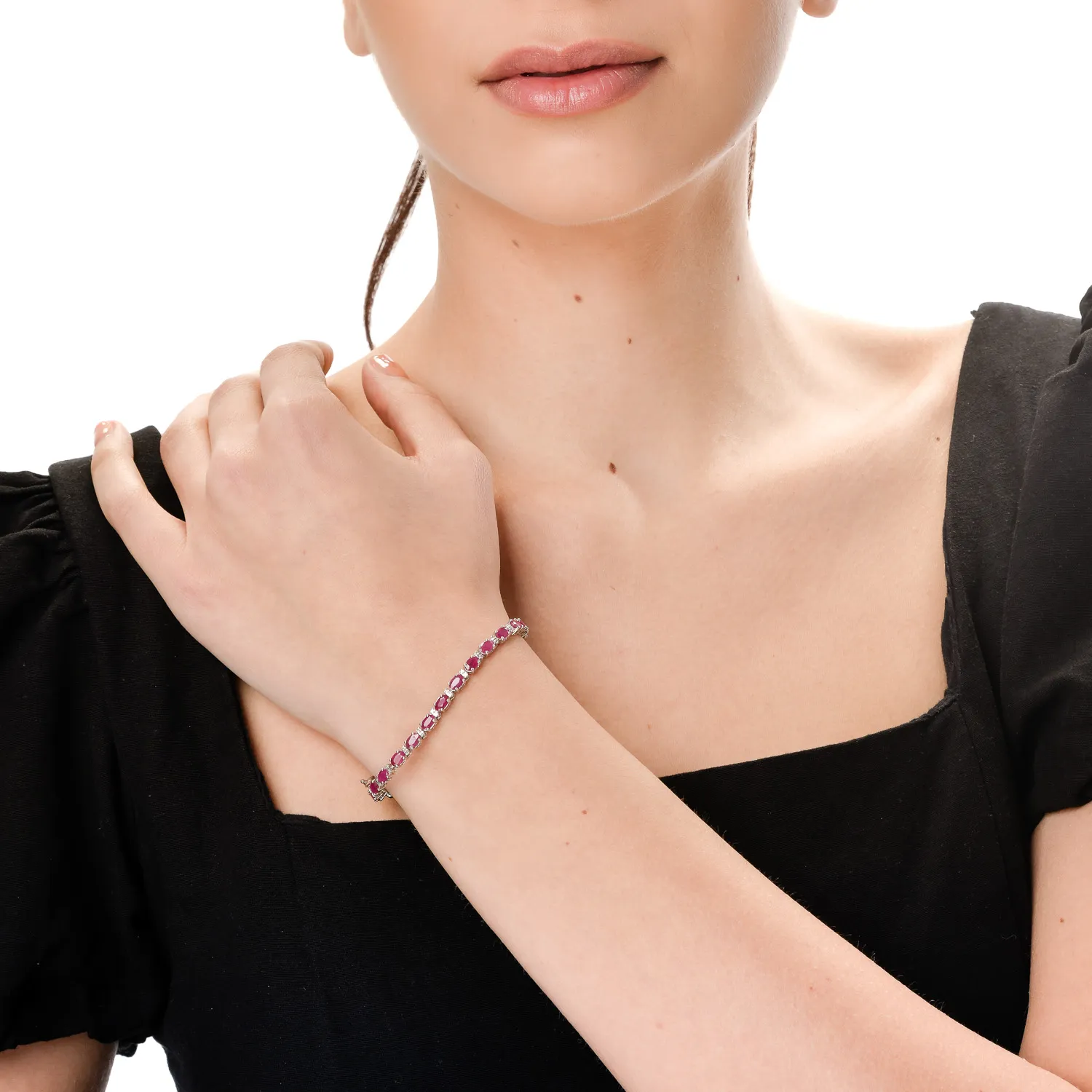 Tennis karkötő 14K-os fehér aranyból 7.16ct rubinnal és 0.31ct gyémánttal