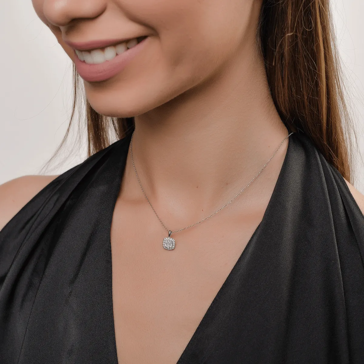 Pandantiv din aur alb cu diamante de 0.329ct