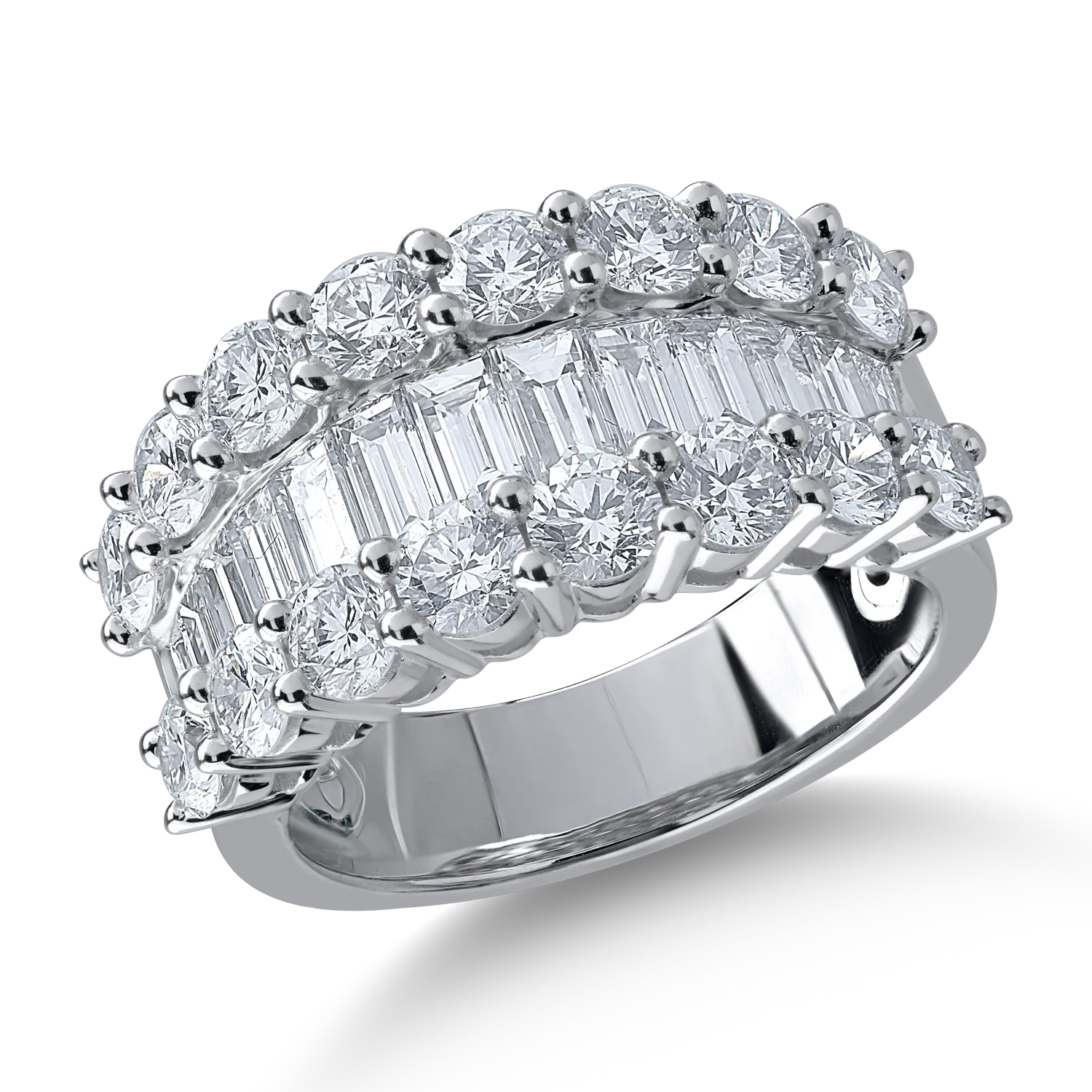 18K white gold ring with 3.01ct diamonds
