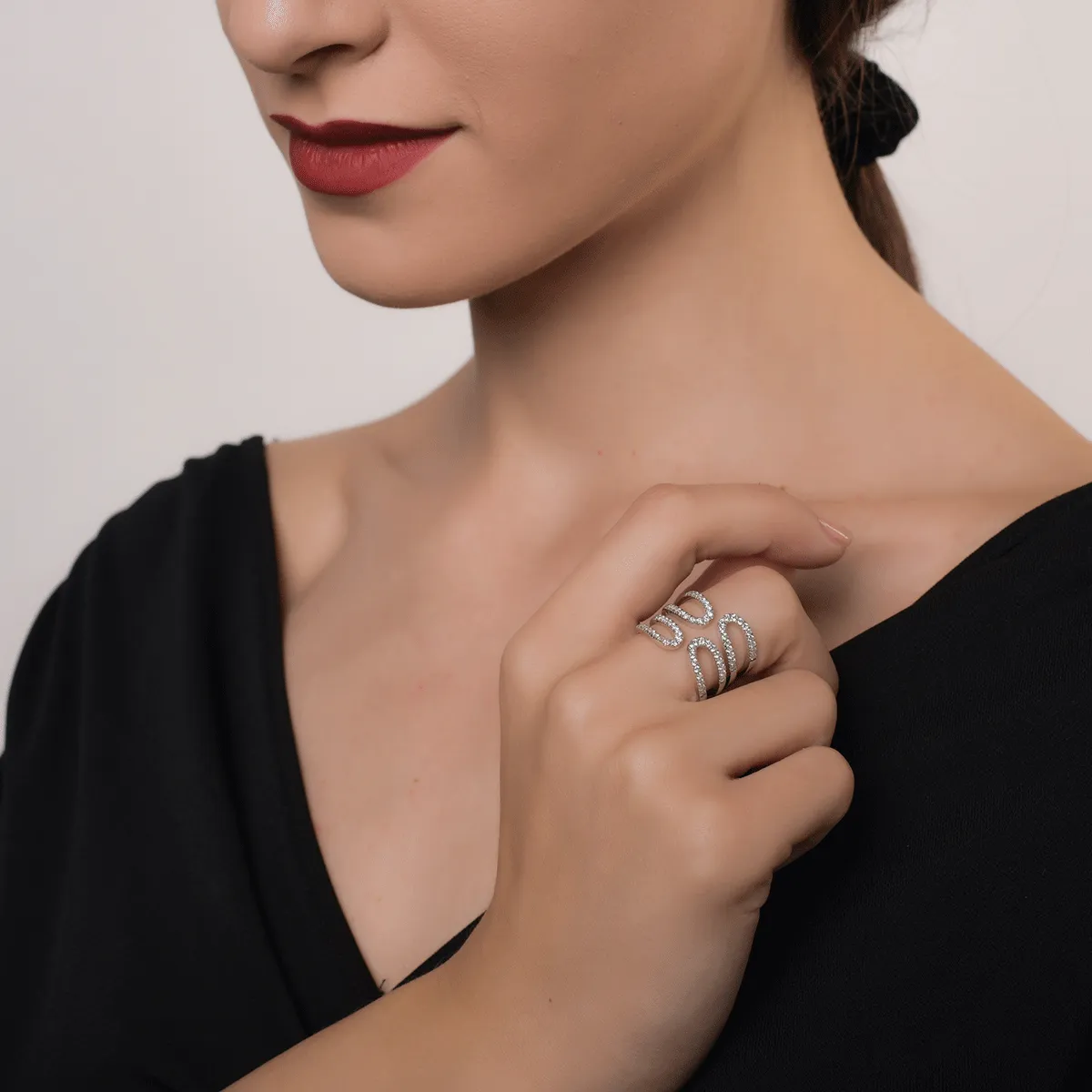 18k fehér arany gyűrű 0.8ct gyémántokkal